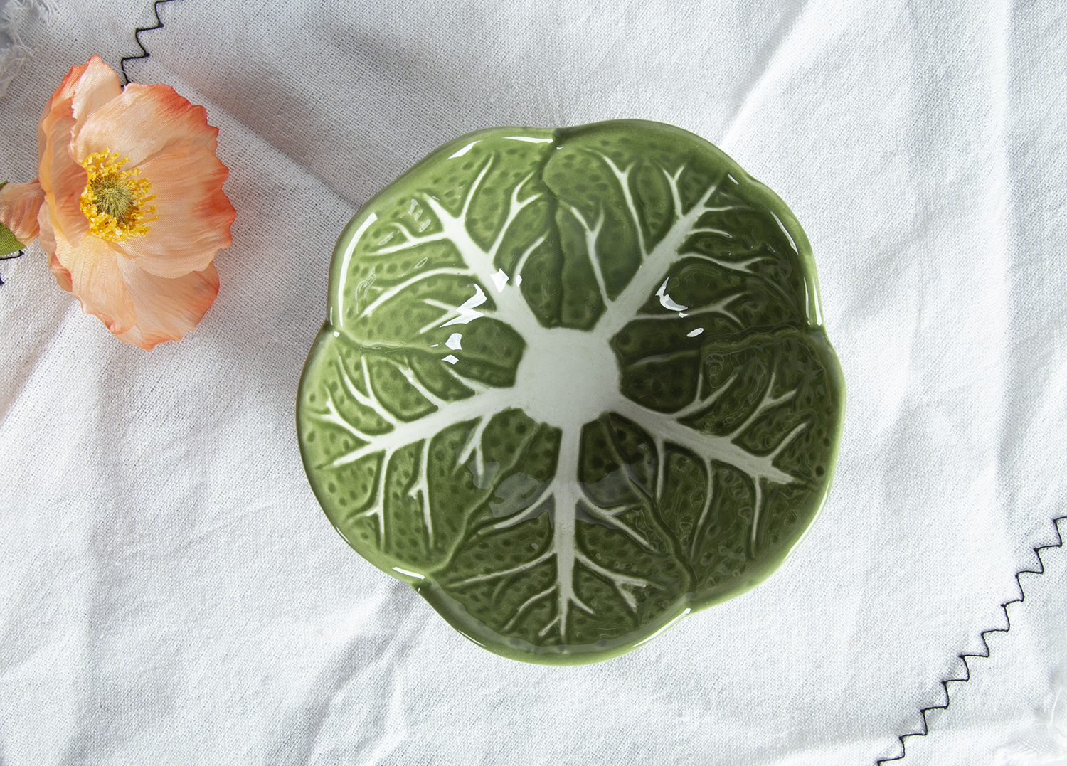 CHANGSHA HAPPY GO Nature-Inspired Embossed Plates and Bowls in Stoneware & White Cloud Clay |happygodinnerware.com