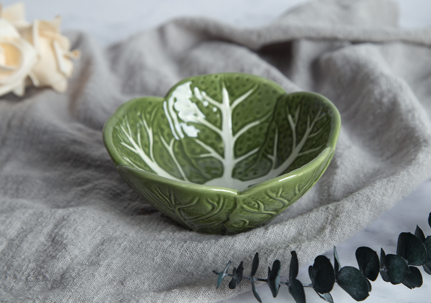 CHANGSHA HAPPY GO Nature-Inspired Embossed Plates and Bowls in Stoneware & White Cloud Clay |happygodinnerware.com