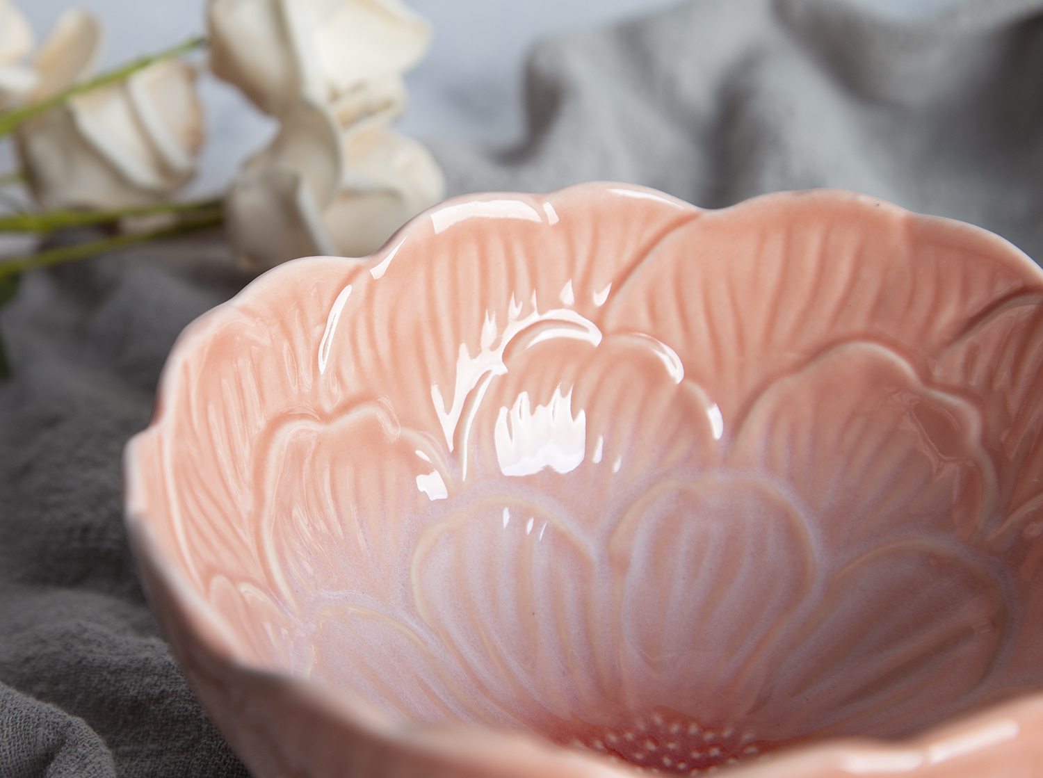 CHANGSHA HAPPY GO Nature-Inspired Embossed Plates and Bowls in Stoneware & White Cloud Clay |happygodinnerware.com