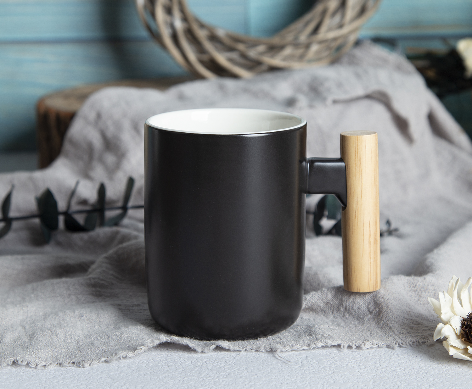 CHANGSHA HAPPY GO Stoneware Embossed & Colored Glaze Craft Mugs with Wooden Handles |happygodinnerware.com