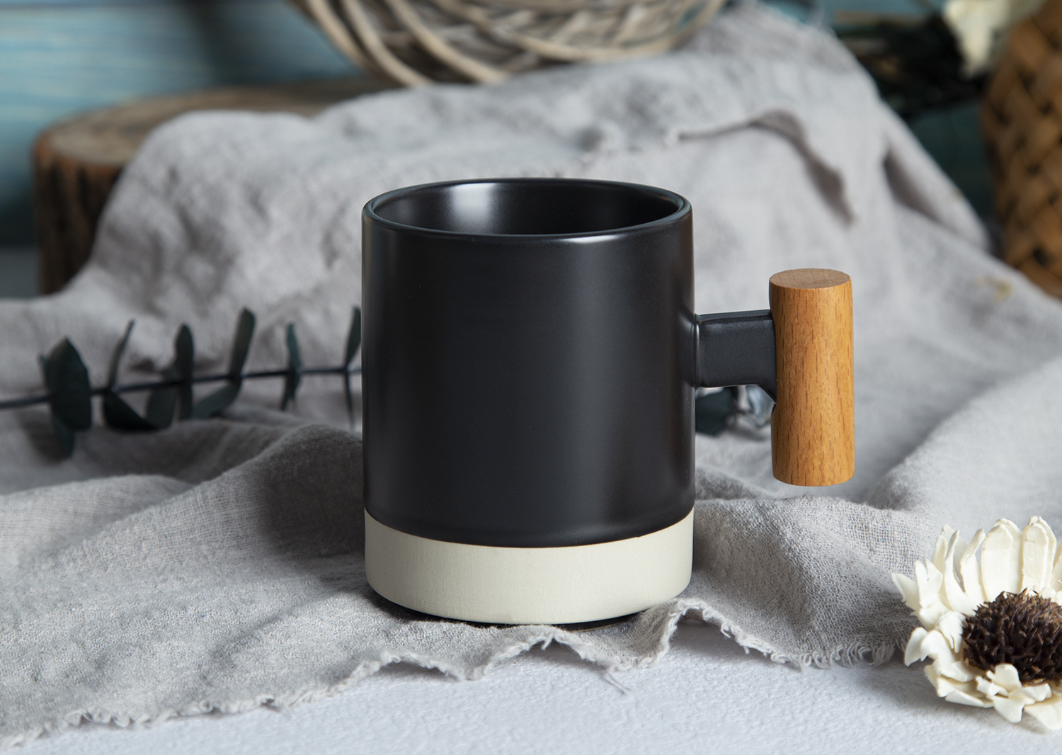CHANGSHA HAPPY GO Stoneware Embossed & Colored Glaze Craft Mugs with Wooden Handles |happygodinnerware.com