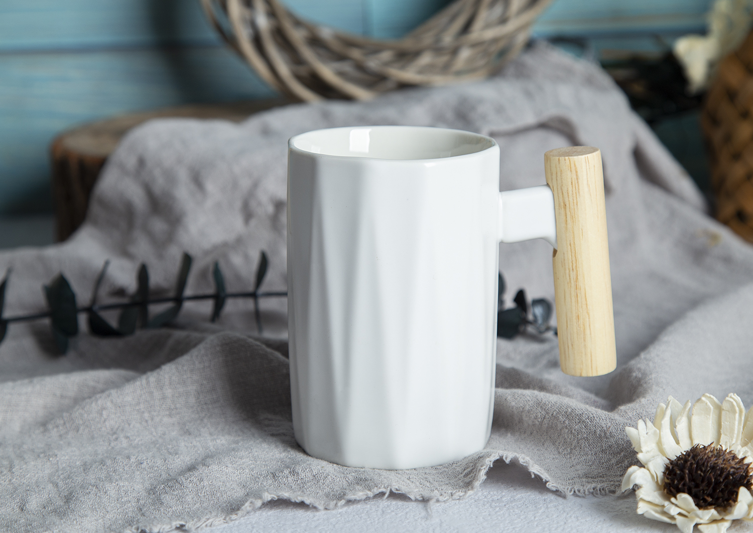 CHANGSHA HAPPY GO Stoneware Embossed & Colored Glaze Craft Mugs with Wooden Handles |happygodinnerware.com