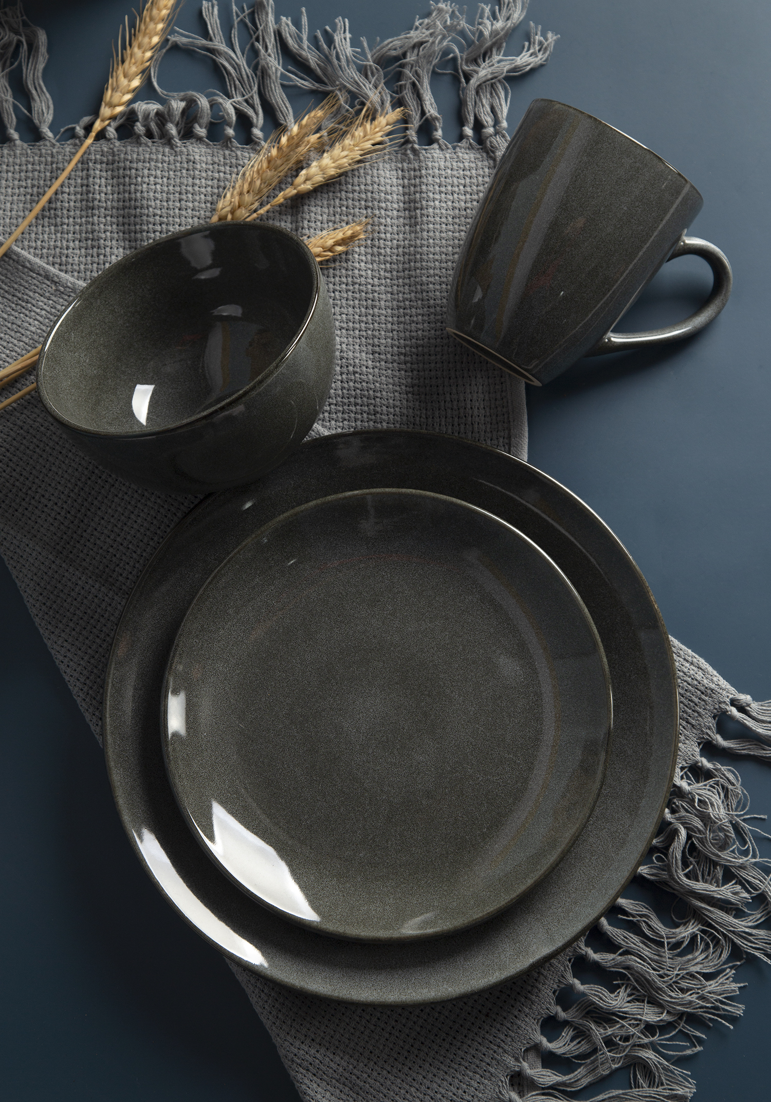 CHANGSHA HAPPY GO Matte Reactive Glaze Stoneware Set in Earth & Graphite Tones | happygodinnerware.com