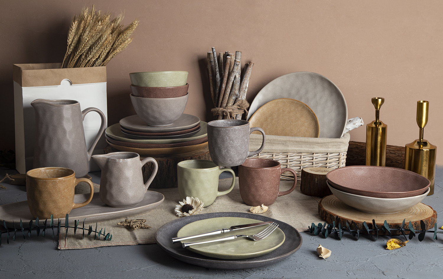 CHANGSHA HAPPY GO Elegant Stoneware Collection: Textured Glaze and Reactive Artistry |happygodinnerware.com
