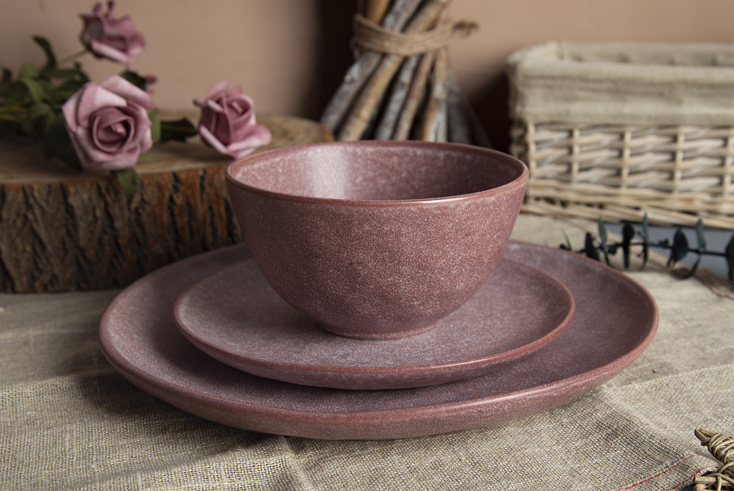 CHANGSHA HAPPY GO Elegant Stoneware Collection: Textured Glaze and Reactive Artistry |happygodinnerware.com