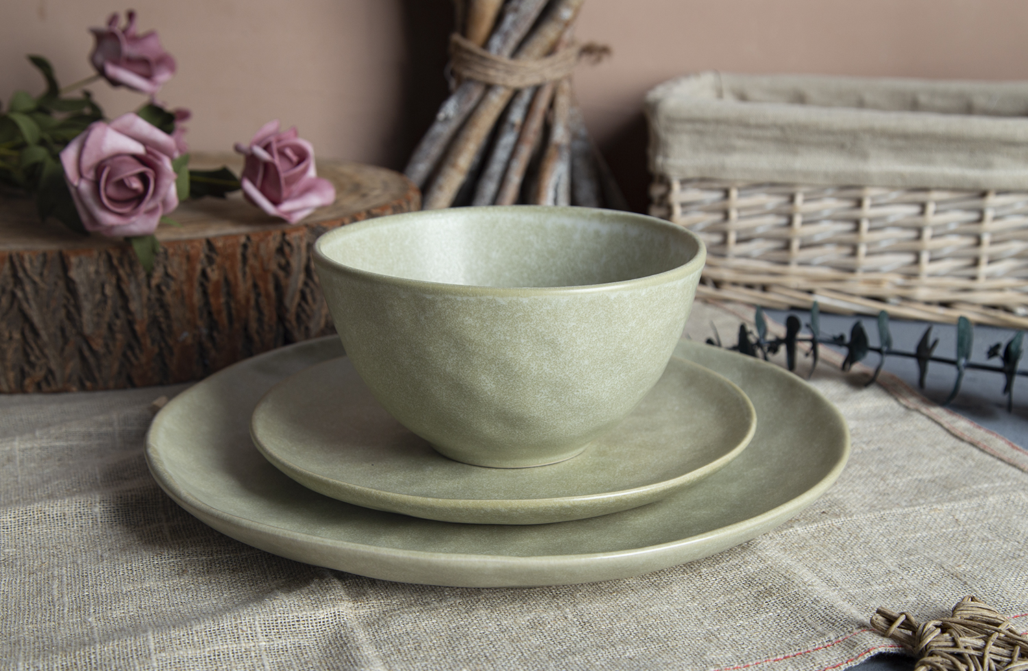 CHANGSHA HAPPY GO Elegant Stoneware Collection: Textured Glaze and Reactive Artistry |happygodinnerware.com