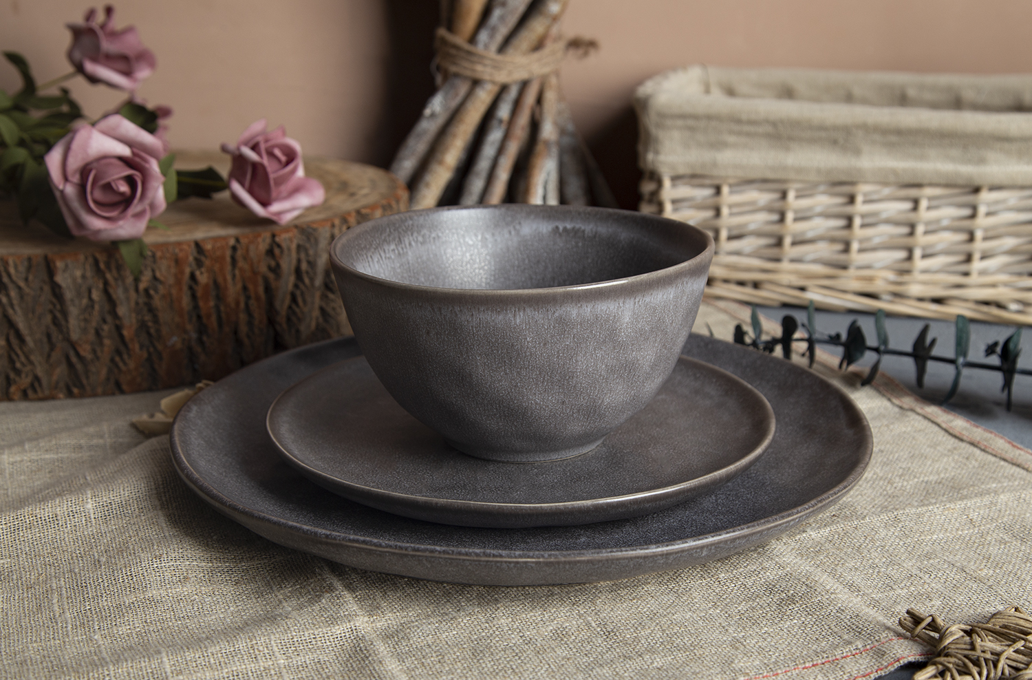 CHANGSHA HAPPY GO Elegant Stoneware Collection: Textured Glaze and Reactive Artistry |happygodinnerware.com