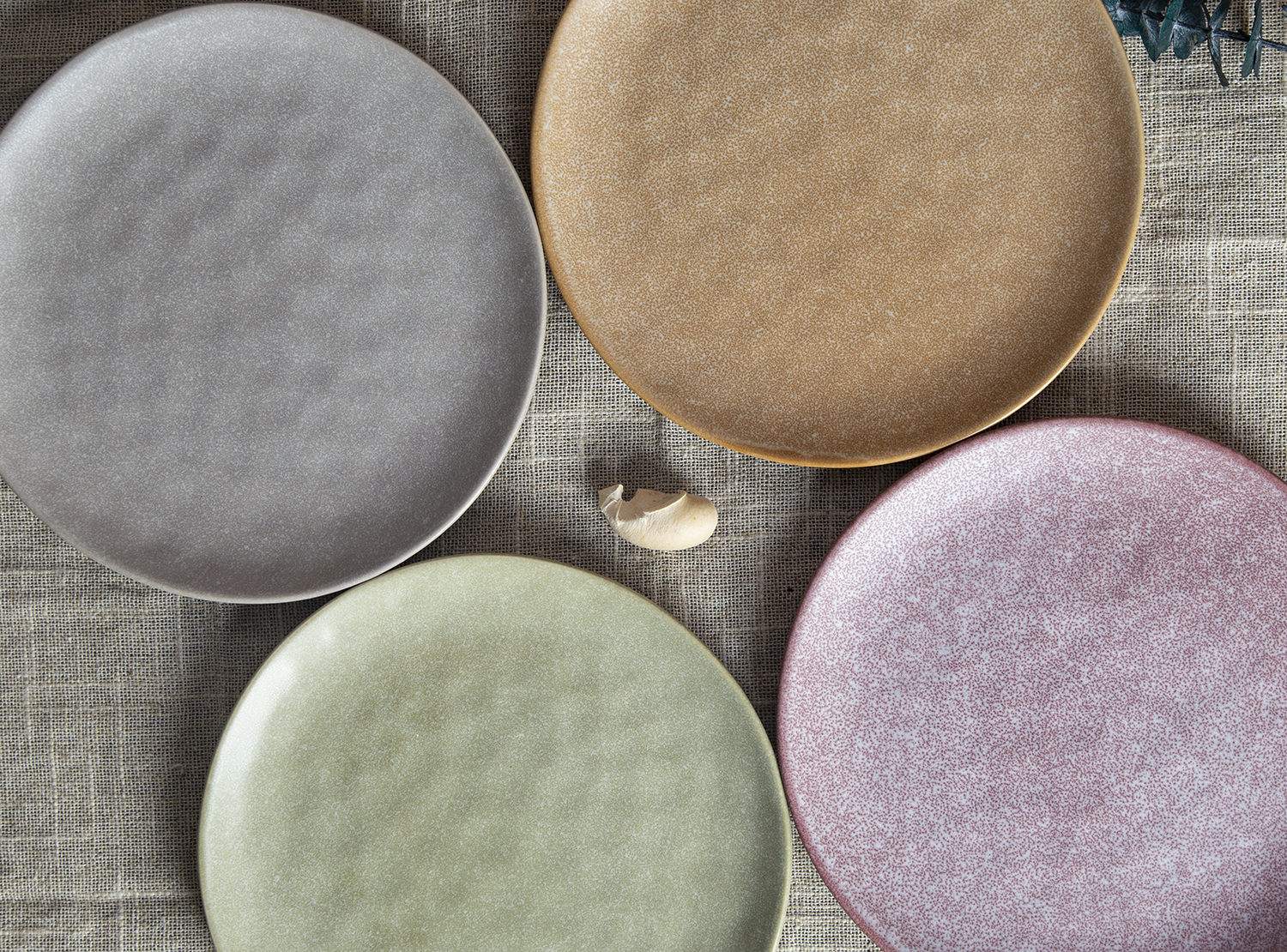 CHANGSHA HAPPY GO Elegant Stoneware Collection: Textured Glaze and Reactive Artistry |happygodinnerware.com