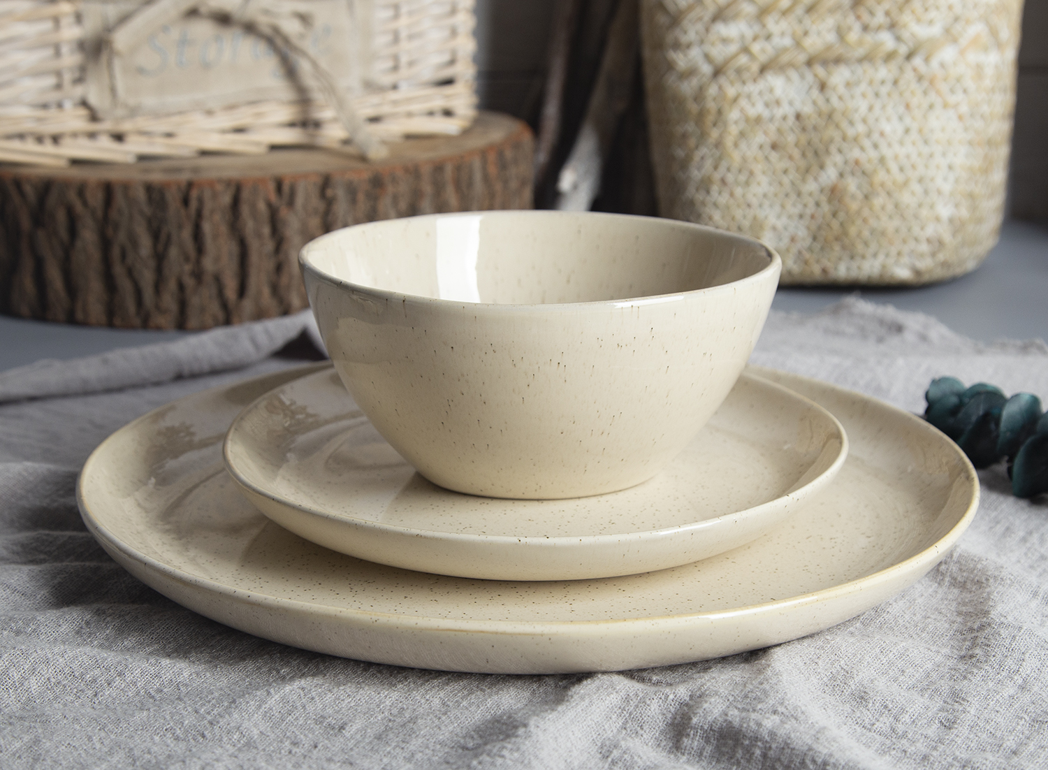 CHANGSHA HAPPY GO Speckled Stoneware with Reactive Glaze in Soft Pastels |happygodinnerware.com