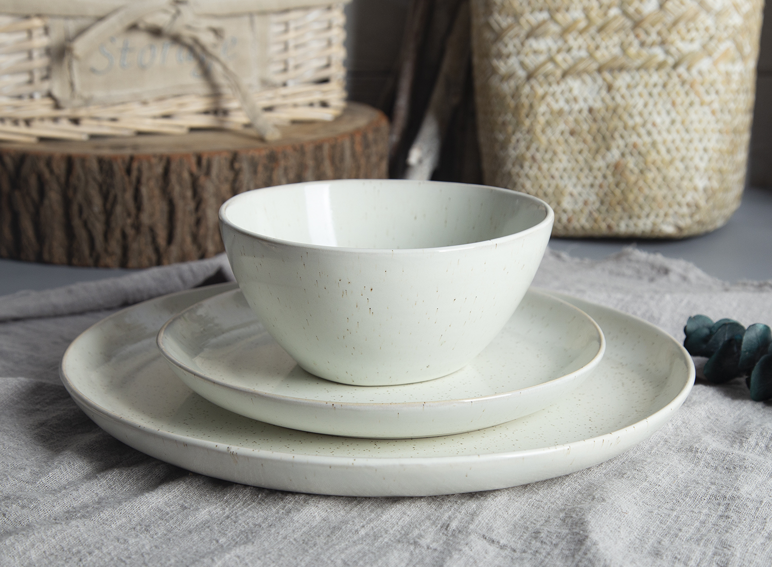 CHANGSHA HAPPY GO Speckled Stoneware with Reactive Glaze in Soft Pastels |happygodinnerware.com