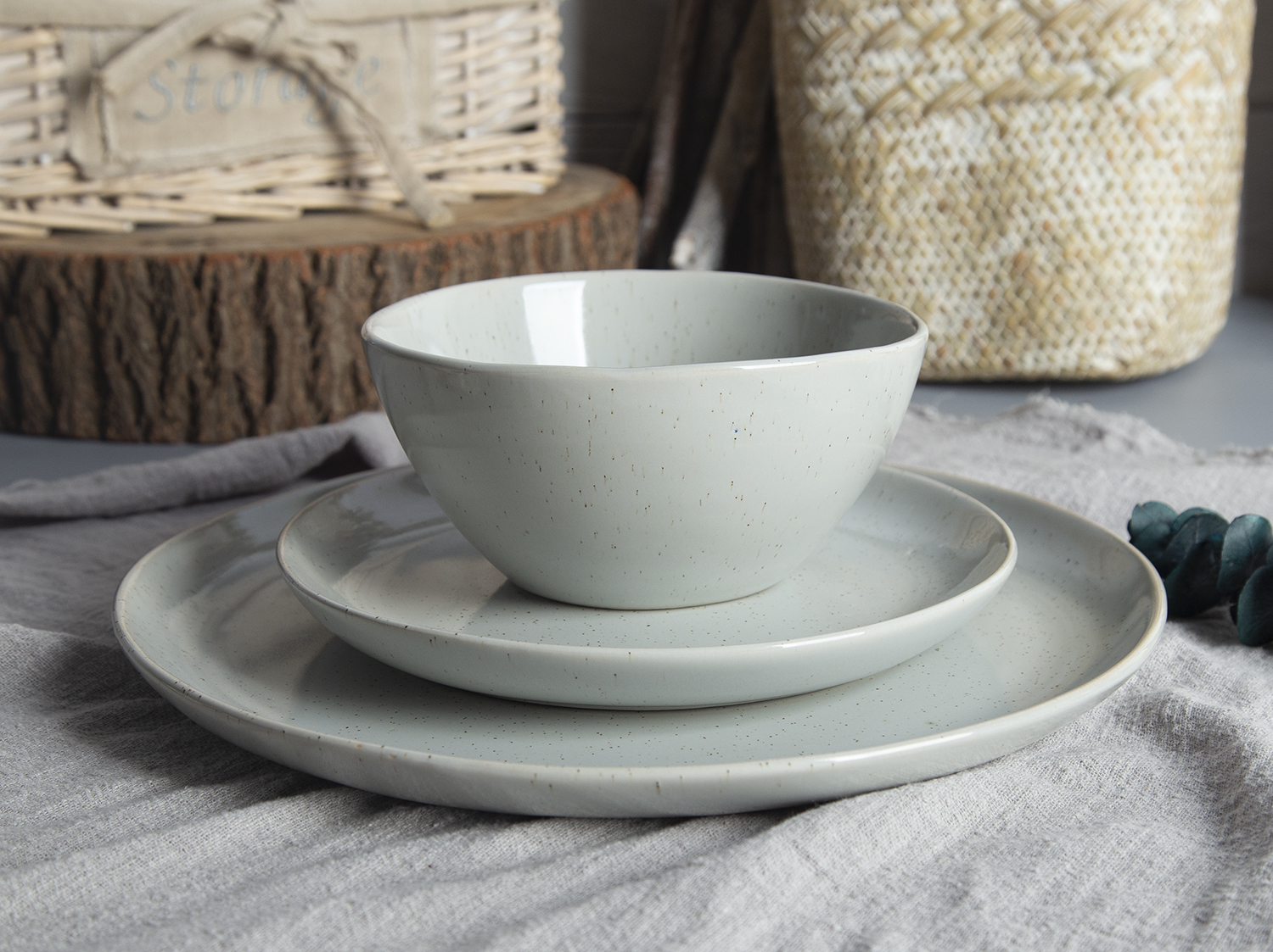 CHANGSHA HAPPY GO Speckled Stoneware with Reactive Glaze in Soft Pastels |happygodinnerware.com