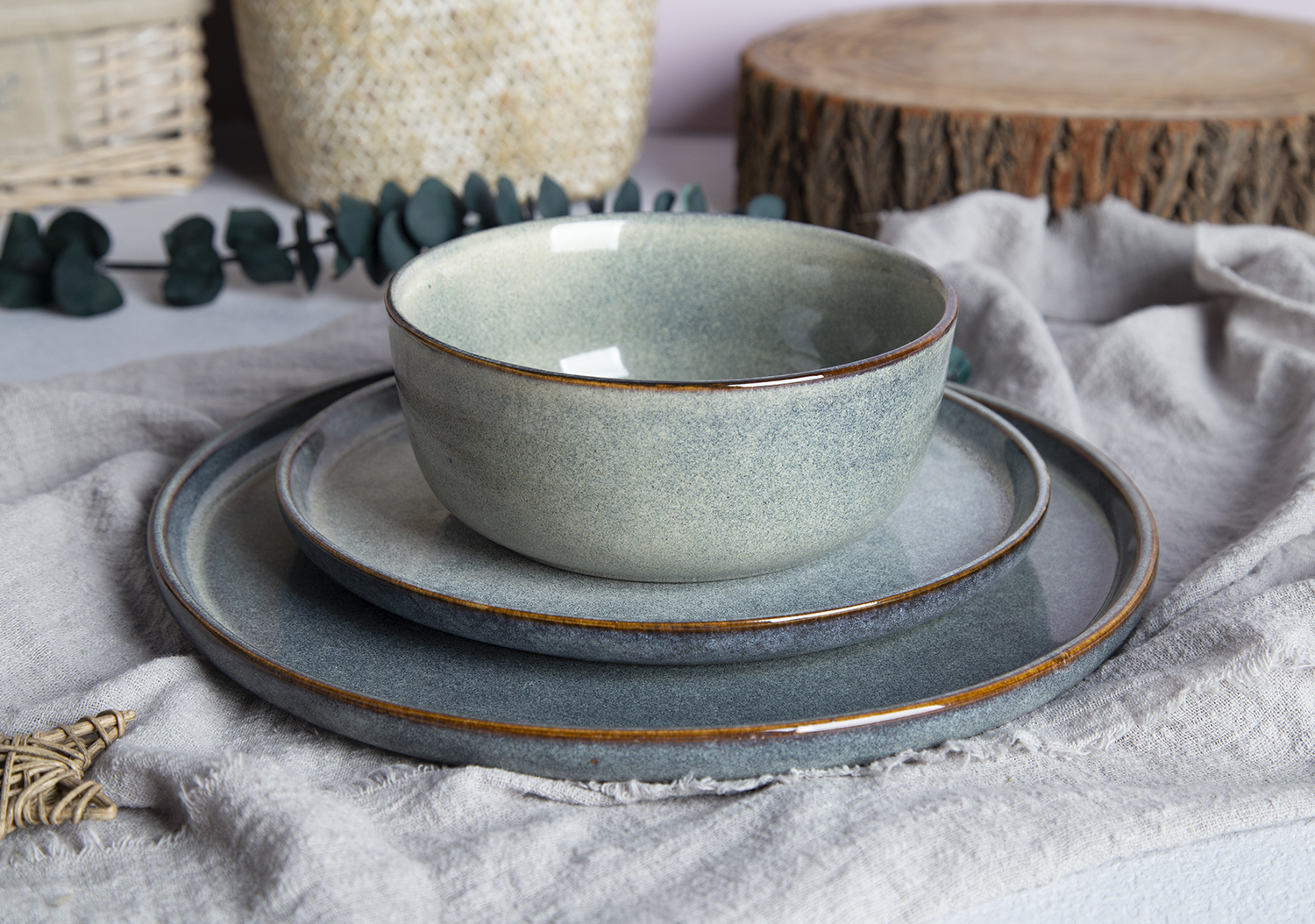 CHANGSHA HAPPY GO Embossed Stoneware with Reactive Glaze in Earthy Tones |happygodinnerware.com