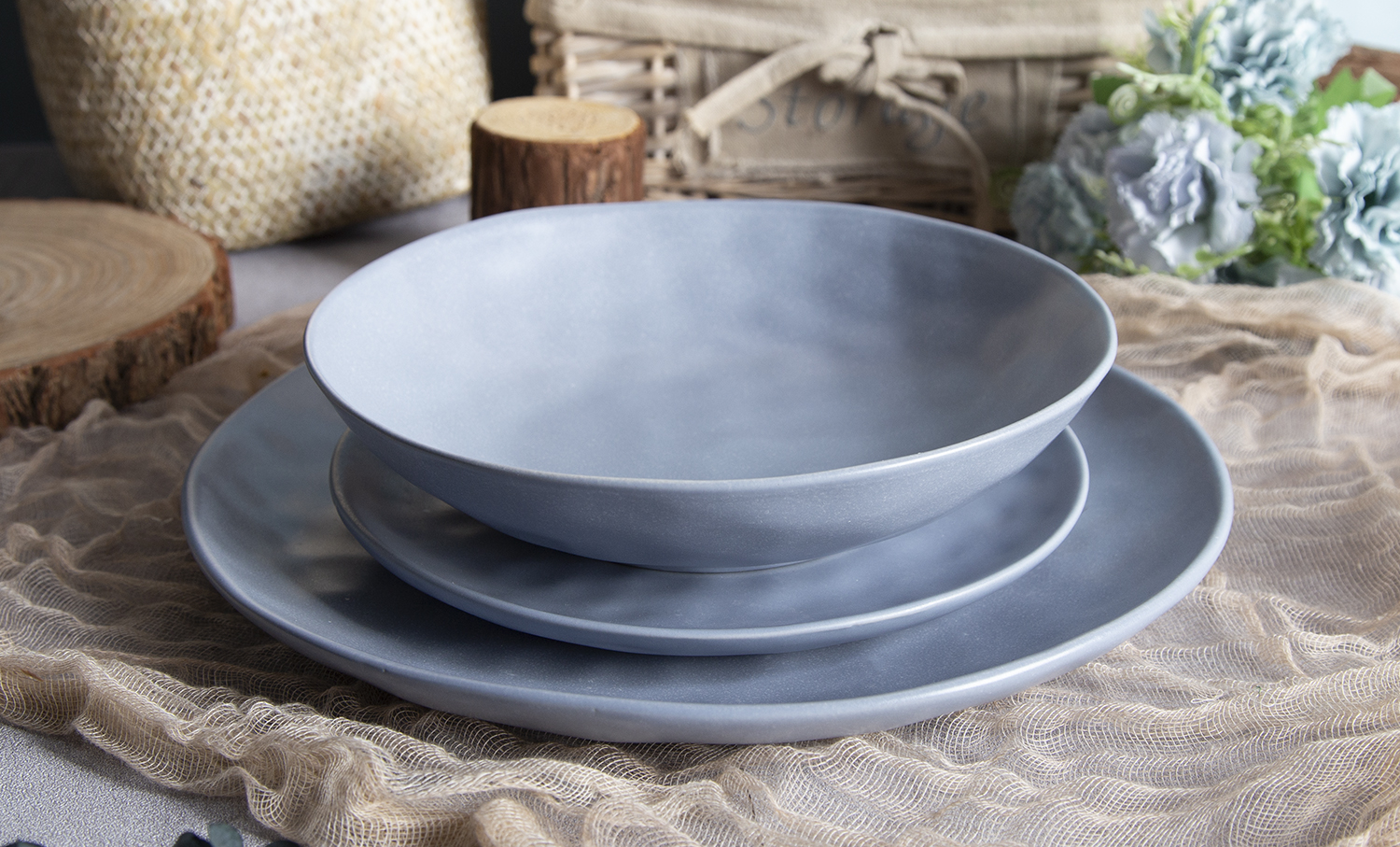 CHANGSHA HAPPY GO 8-Color Embossed Glaze Stoneware Dinnerware Collection |happygodinnerware.com