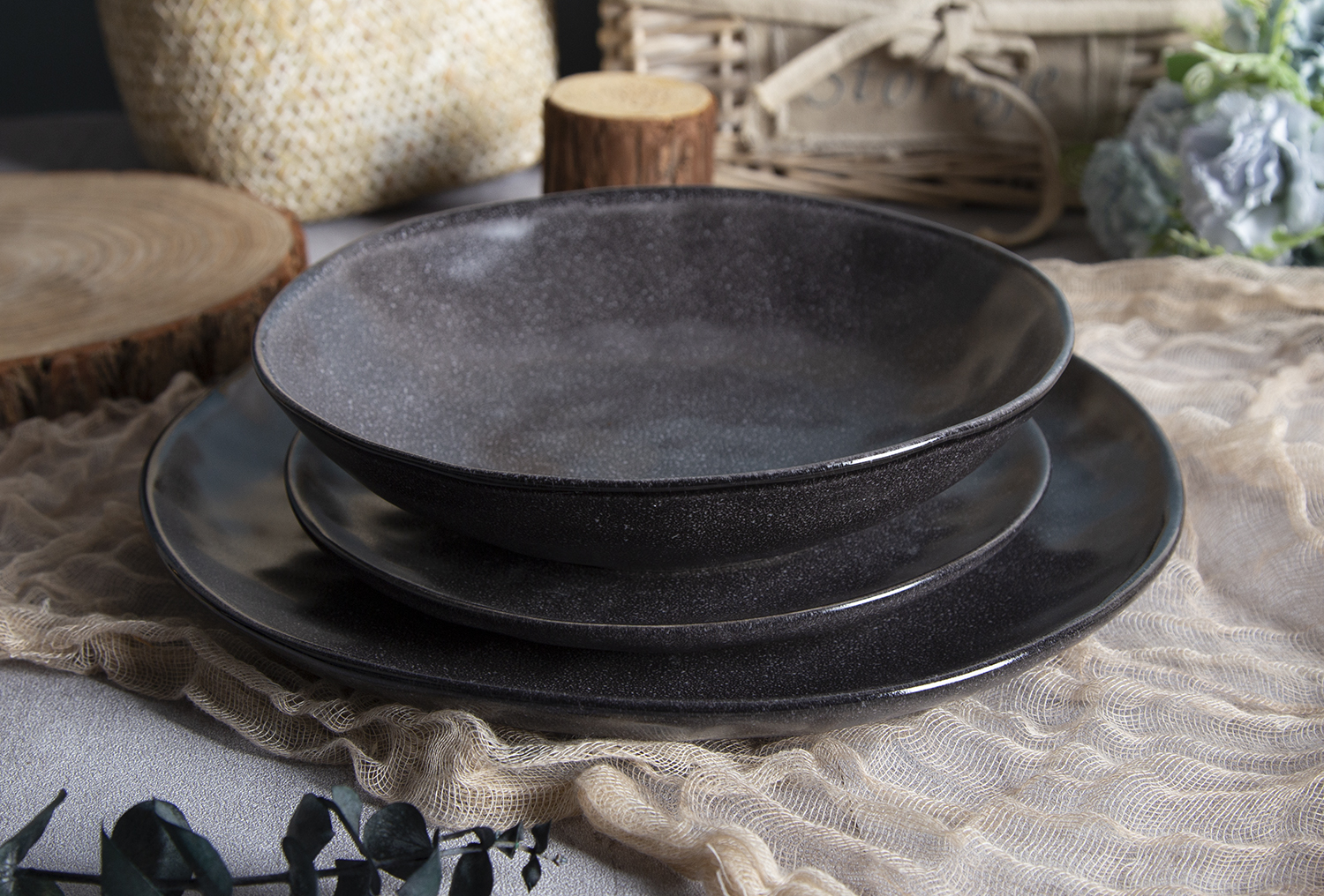 CHANGSHA HAPPY GO 8-Color Embossed Glaze Stoneware Dinnerware Collection |happygodinnerware.com