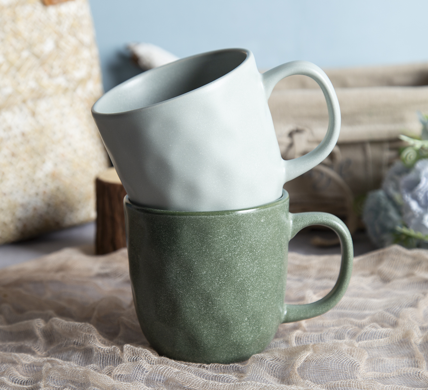 CHANGSHA HAPPY GO 8-Color Embossed Glaze Stoneware Dinnerware Collection |happygodinnerware.com