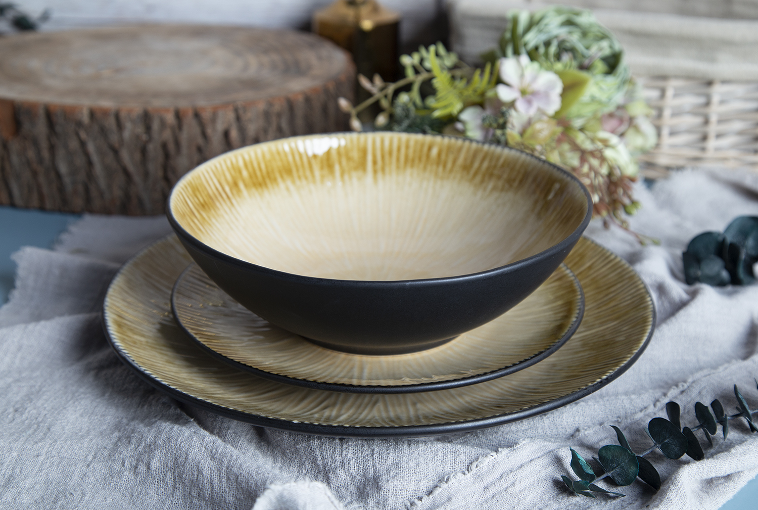 CHANGSHA HAPPY GO Contemporary Reactive Glaze Stoneware Dinner Set with Ombre Shading in Earth and Charcoal Tones |happygodinnerware.com