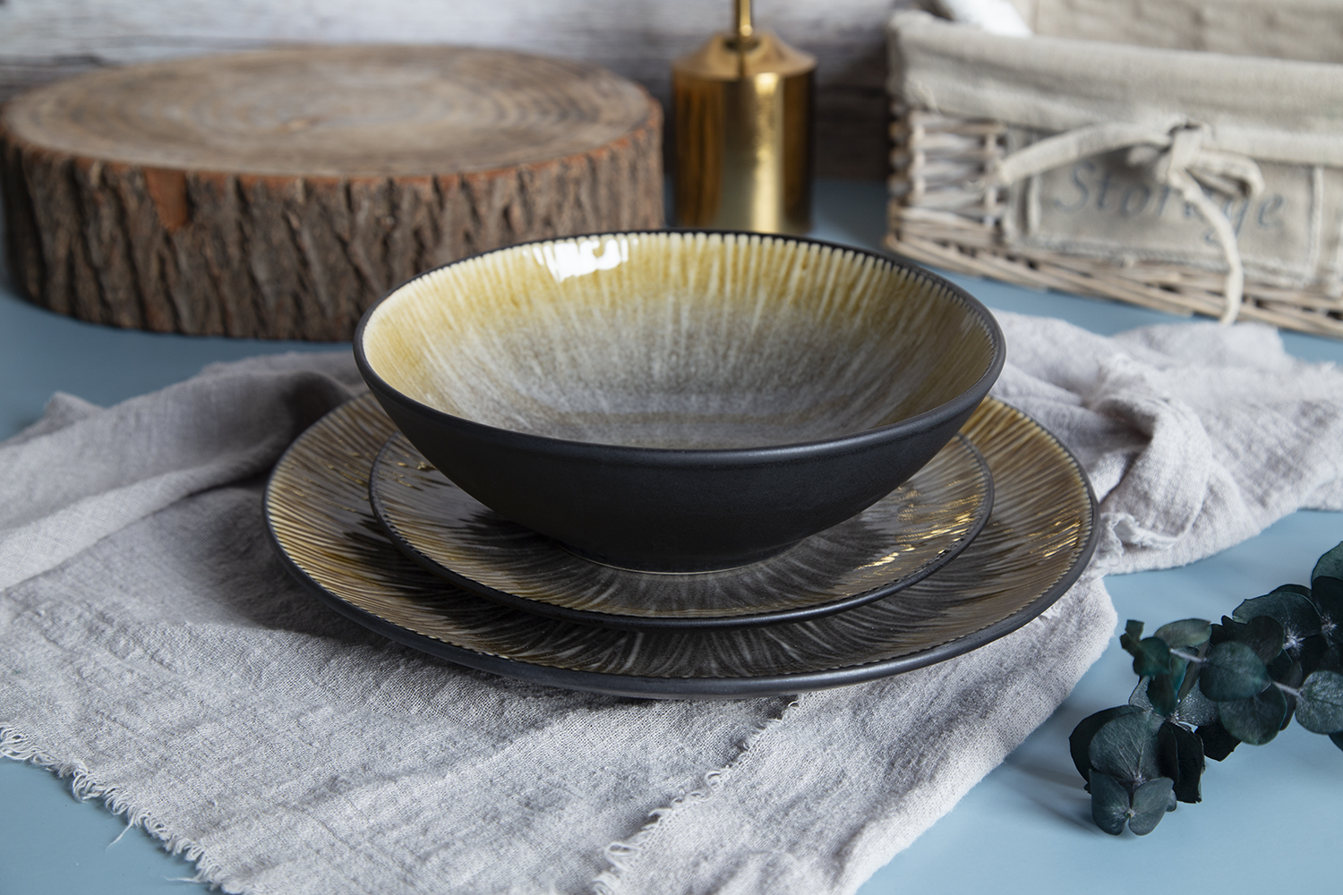 CHANGSHA HAPPY GO Contemporary Reactive Glaze Stoneware Dinner Set with Ombre Shading in Earth and Charcoal Tones |happygodinnerware.com