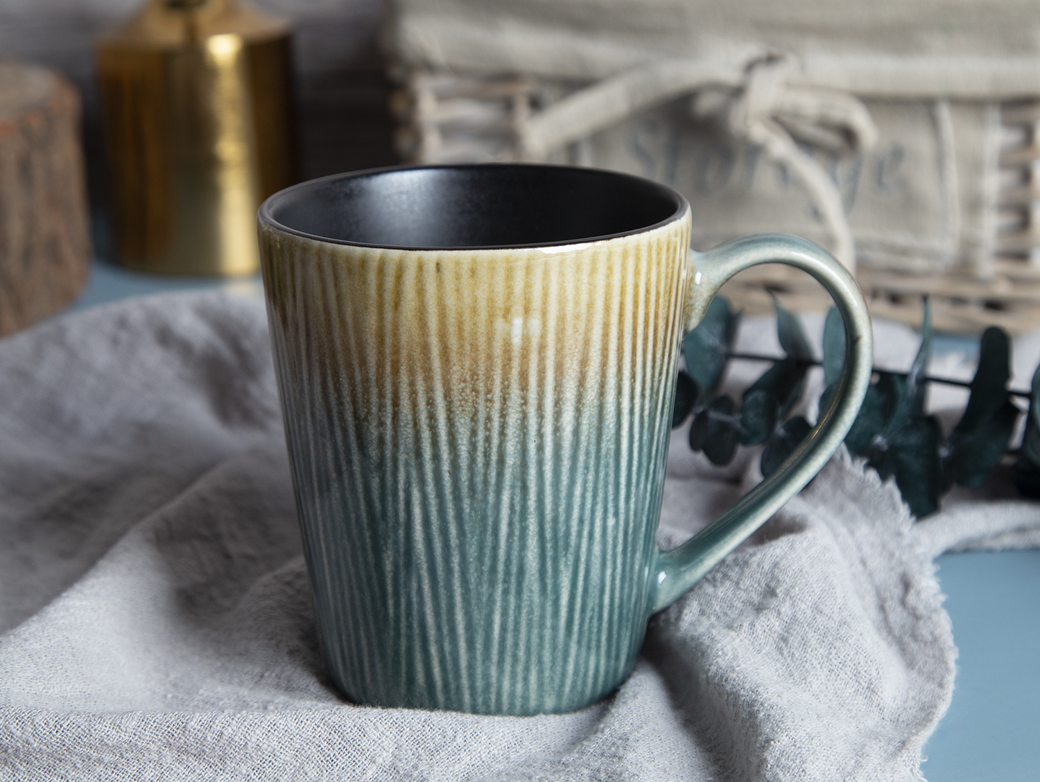 CHANGSHA HAPPY GO Contemporary Reactive Glaze Stoneware Dinner Set with Ombre Shading in Earth and Charcoal Tones |happygodinnerware.com