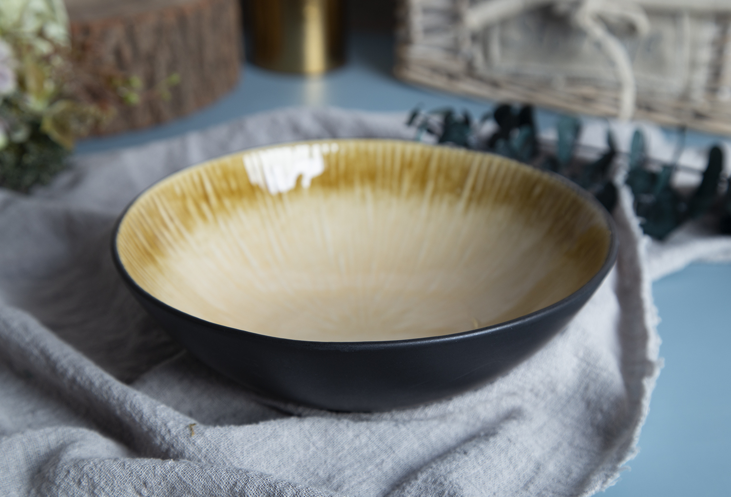 CHANGSHA HAPPY GO Contemporary Reactive Glaze Stoneware Dinner Set with Ombre Shading in Earth and Charcoal Tones |happygodinnerware.com