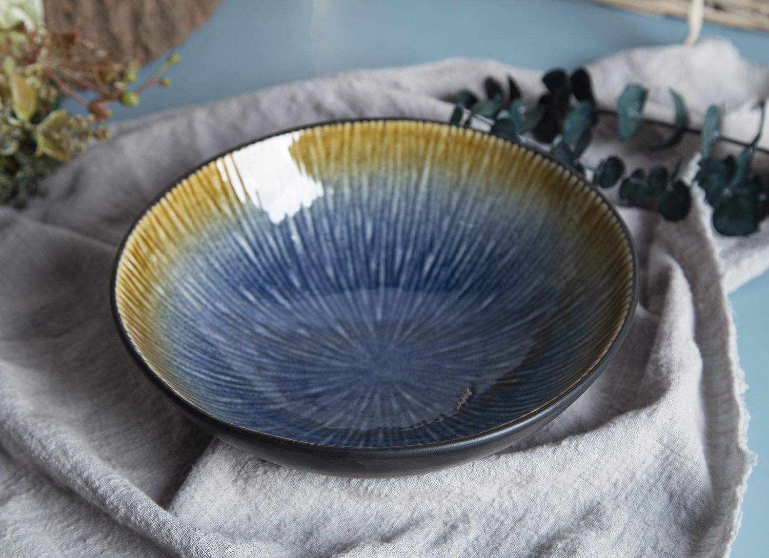 CHANGSHA HAPPY GO Contemporary Reactive Glaze Stoneware Dinner Set with Ombre Shading in Earth and Charcoal Tones |happygodinnerware.com