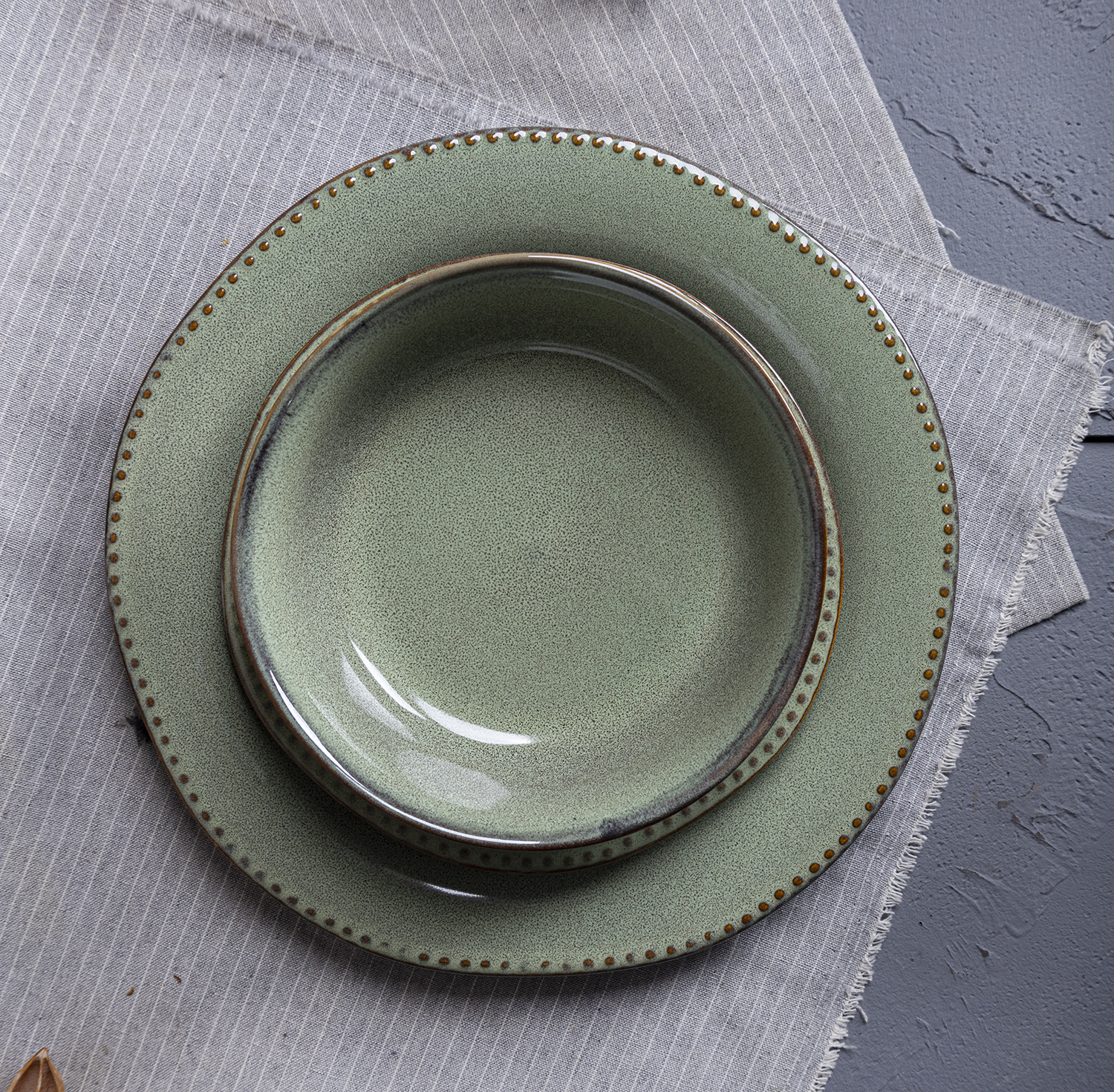 CHANGSHA HAPPY GO  Rustic Reactive Glaze Stoneware Assorted Dinner Set with Earthy Hand-Finished Accents and Natural Tones |happygodinnerware.com