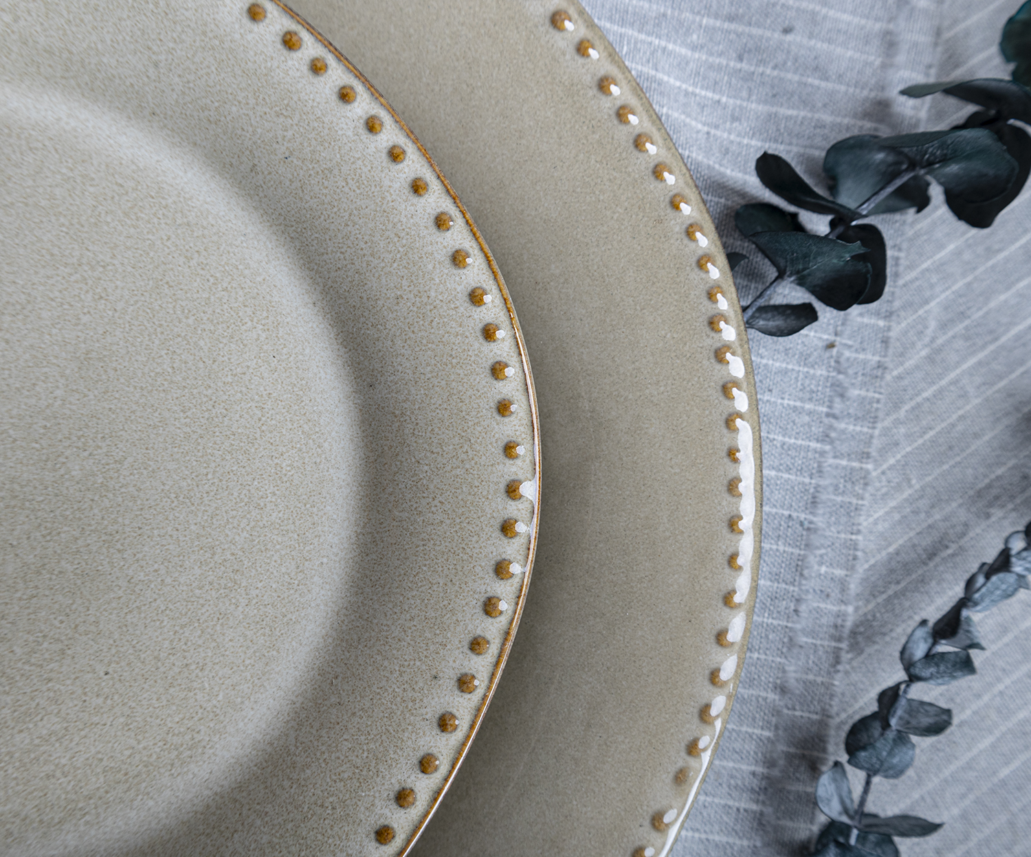 CHANGSHA HAPPY GO  Rustic Reactive Glaze Stoneware Assorted Dinner Set with Earthy Hand-Finished Accents and Natural Tones |happygodinnerware.com