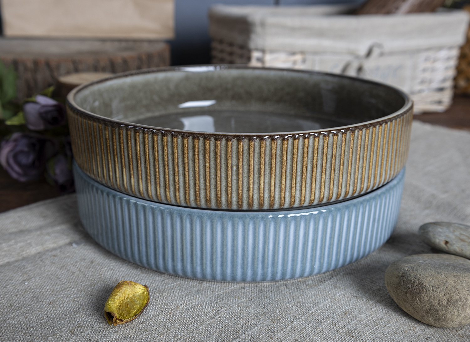 CHANGSHA HAPPY GO  Vintage-Inspired Reactive Glaze Stoneware Dinner Set in Sage Green and Cinnamon with Layered Earthy Tones |happygodinnerware.com