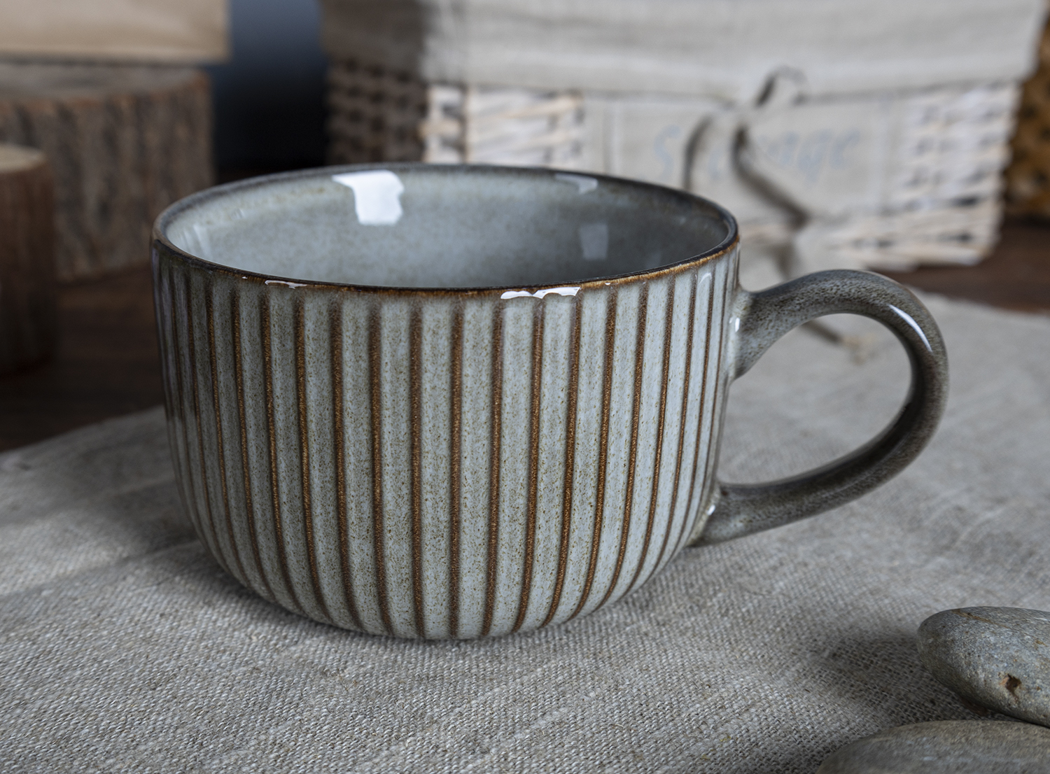 CHANGSHA HAPPY GO  Vintage-Inspired Reactive Glaze Stoneware Dinner Set in Sage Green and Cinnamon with Layered Earthy Tones |happygodinnerware.com