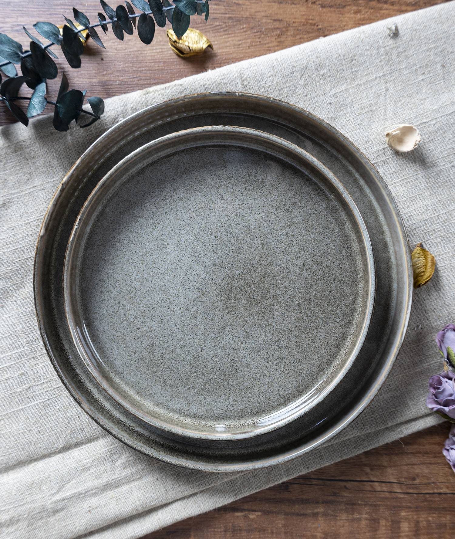 CHANGSHA HAPPY GO  Vintage-Inspired Reactive Glaze Stoneware Dinner Set in Sage Green and Cinnamon with Layered Earthy Tones |happygodinnerware.com