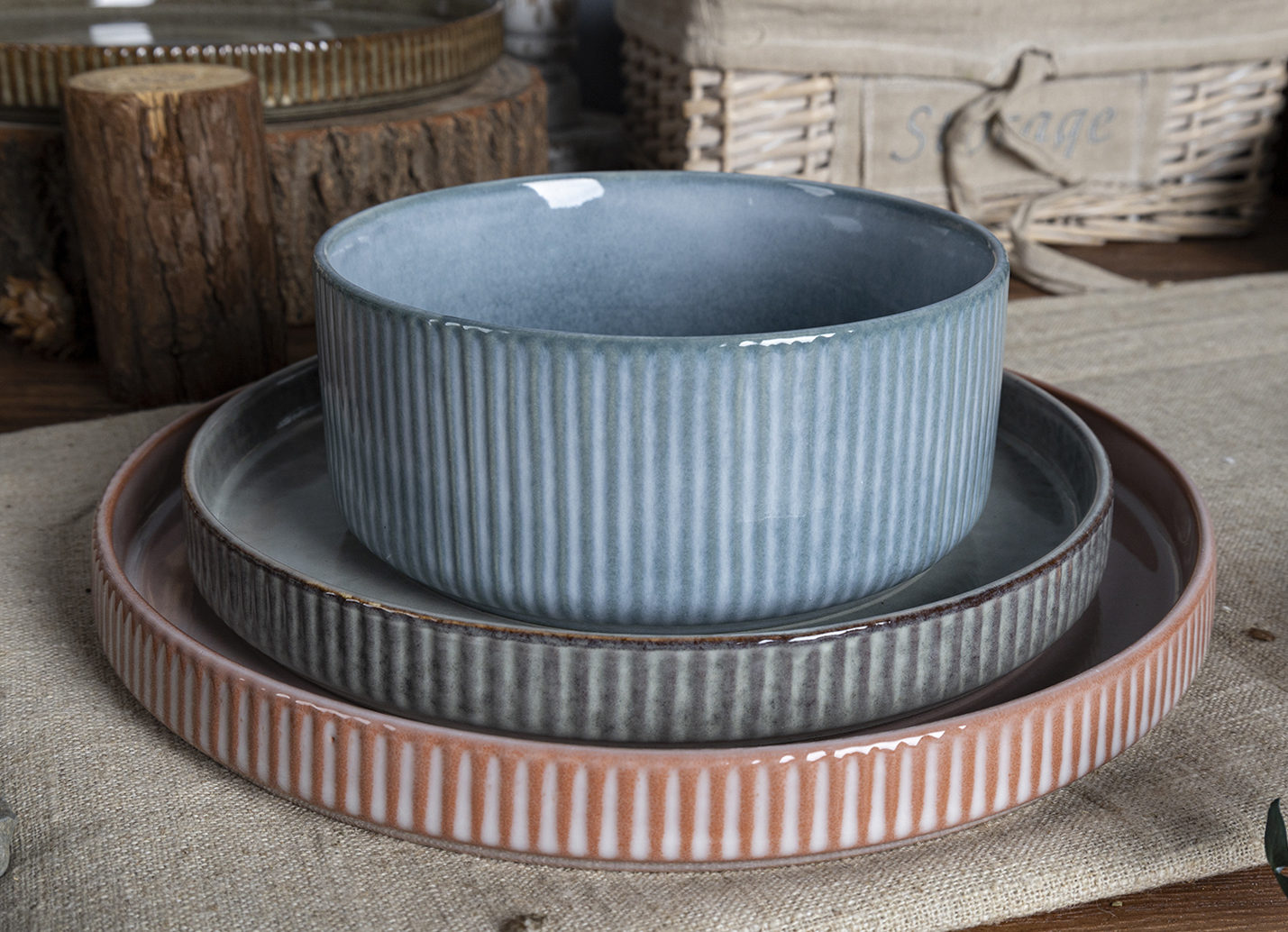 CHANGSHA HAPPY GO  Vintage-Inspired Reactive Glaze Stoneware Dinner Set in Sage Green and Cinnamon with Layered Earthy Tones |happygodinnerware.com