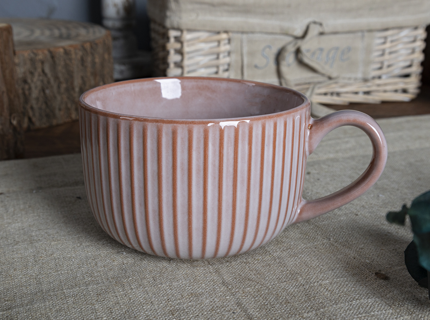 CHANGSHA HAPPY GO  Vintage-Inspired Reactive Glaze Stoneware Dinner Set in Sage Green and Cinnamon with Layered Earthy Tones |happygodinnerware.com