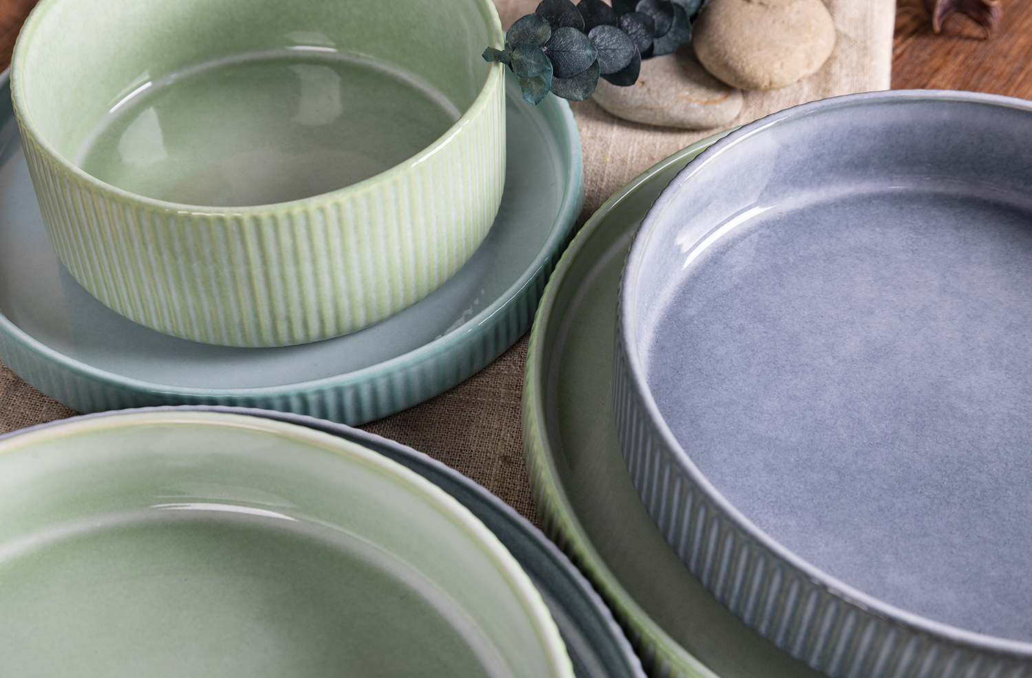 CHANGSHA HAPPY GO  Vintage-Inspired Reactive Glaze Stoneware Dinner Set in Sage Green and Cinnamon with Layered Earthy Tones |happygodinnerware.com
