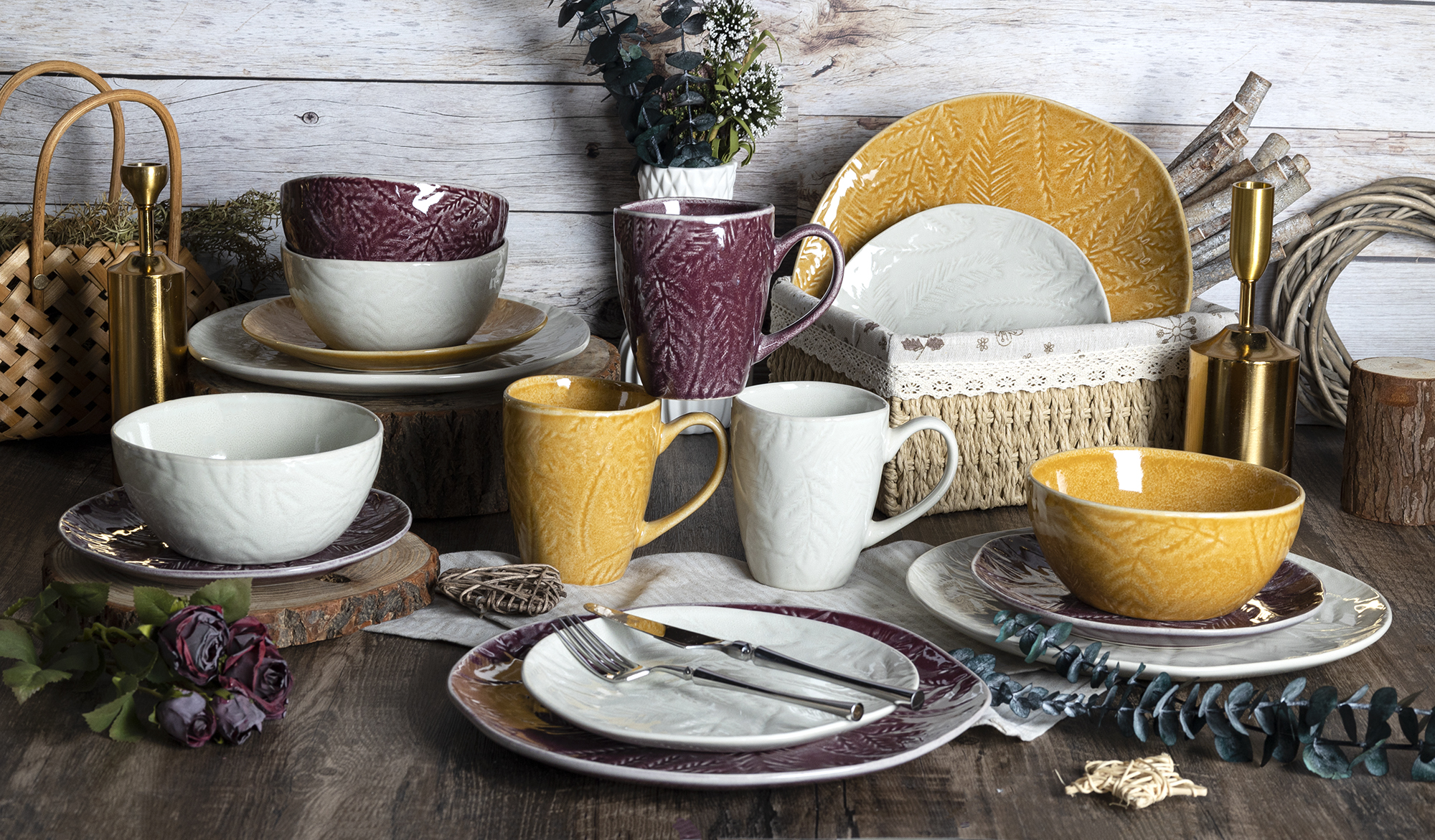 CHANGSHA HAPPY GO Artisan Reactive Glaze Stoneware Dinnerware Set in Midnight Blue with Gold Rim and Handcrafted Feel |Dopamine Series Ceramics  |happygodinnerware.com