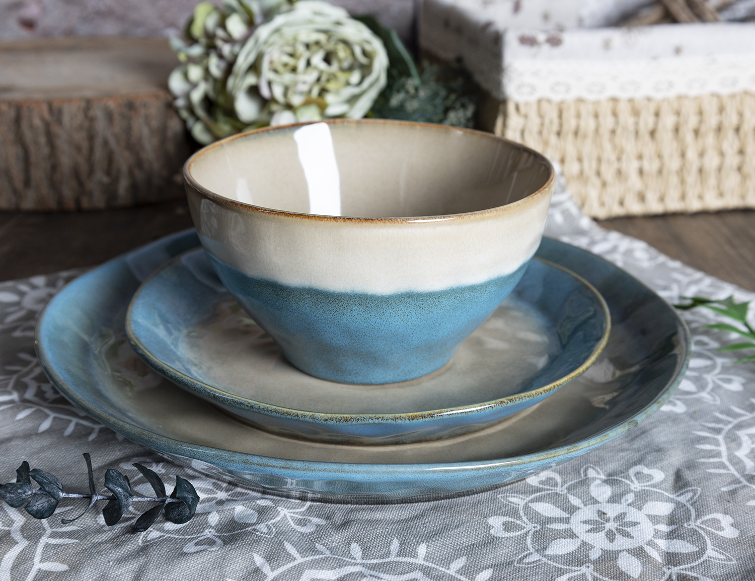 CHANGSHA HAPPY GO Rustic Gradient Reactive Glaze Stoneware Dinner Set in Earthy Red and Ocean Teal with Handmade Look |happygodinnerware.com