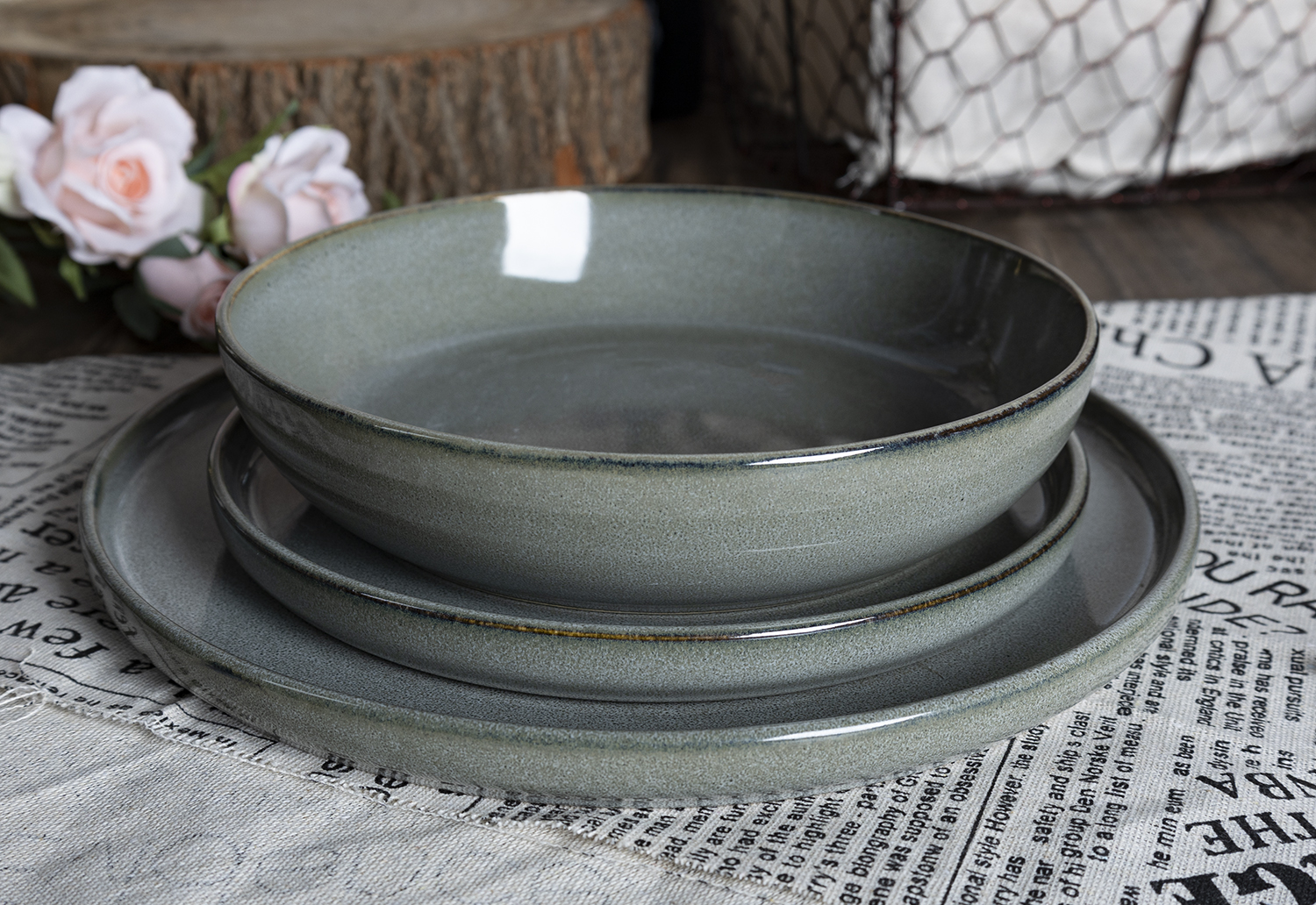 CHANGSHA HAPPY GO Vintage Earth Tone Reactive Glaze Stoneware Dinner Set in Sage and Sand Beige with Antique Appeal |happygodinnerware.com