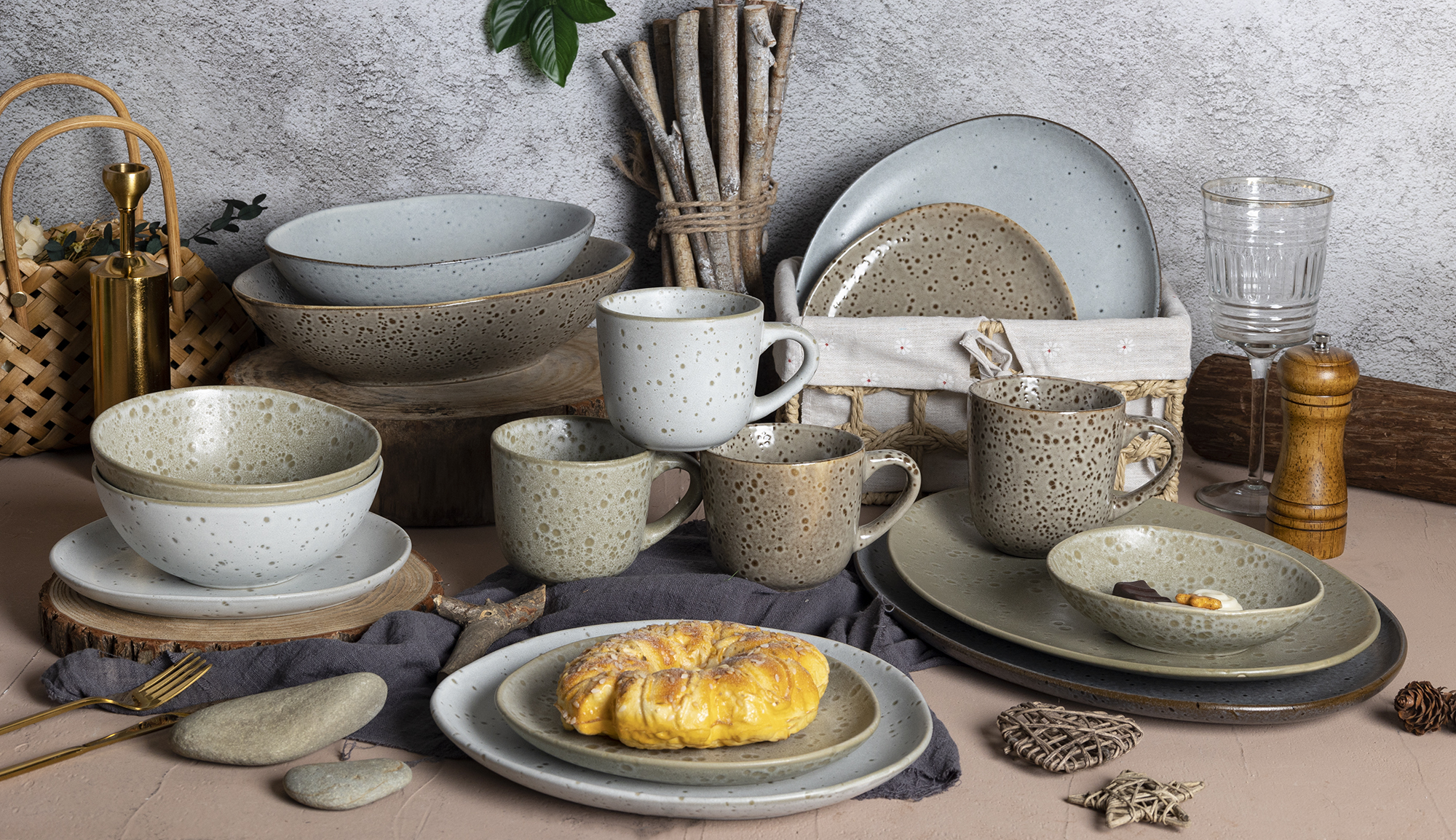 CHANGSHA HAPPY GO Stoneware Dinner Set in Matcha Green, Blue and Gray Tones with Reactive Matte Glaze Finish  |happygodinnerware.com