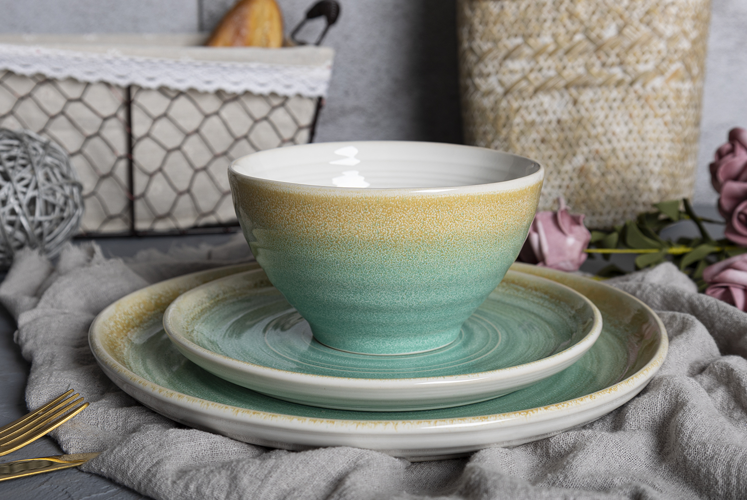 CHANGSHA HAPPY GO Dual Tone Stone-Effect Reactive Glaze Stoneware Tableware Set in Mustard Yellow and Ocean Blue |Dopamine Series Ceramics  |happygodinnerware.com