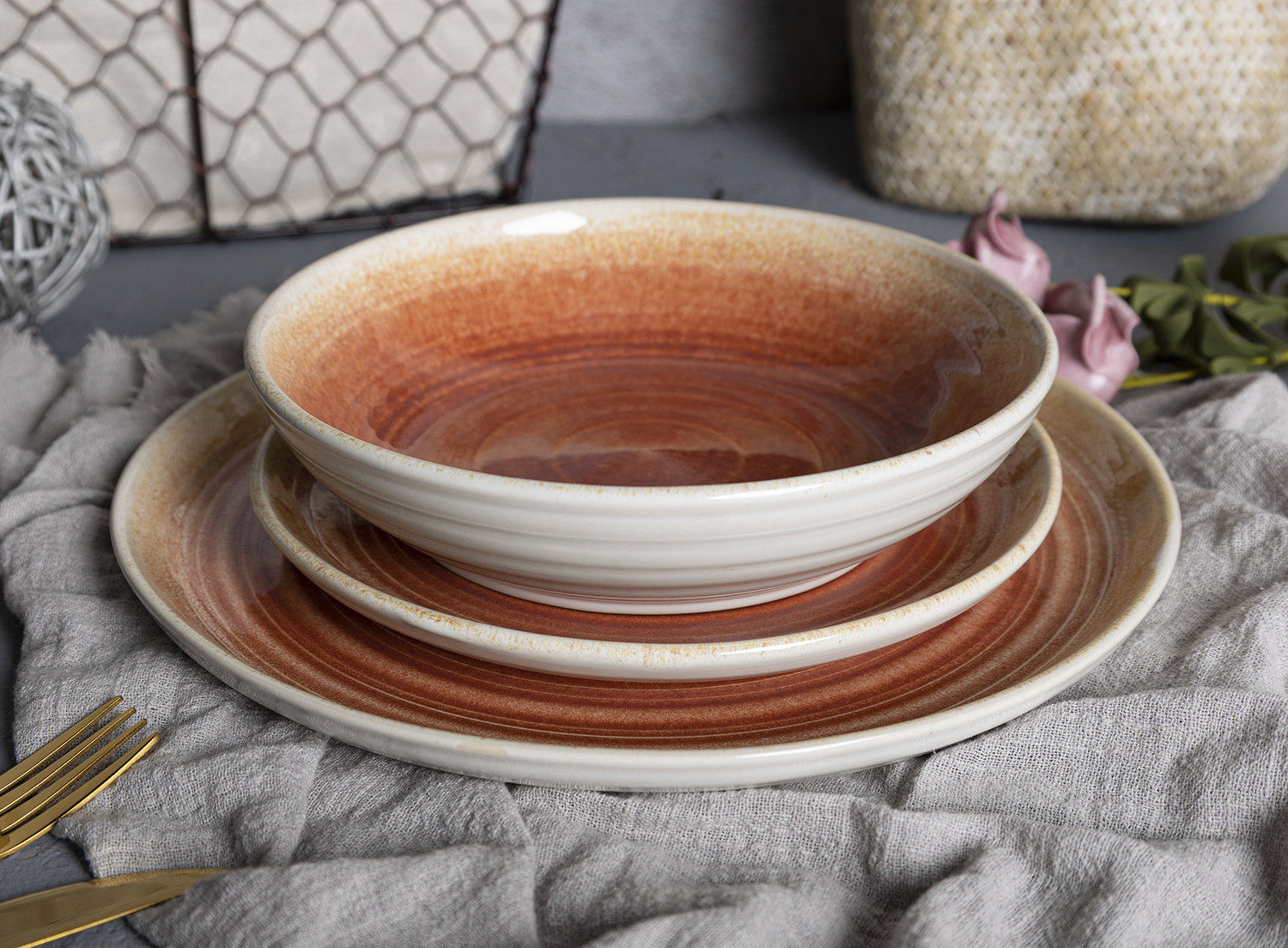 CHANGSHA HAPPY GO Dual Tone Stone-Effect Reactive Glaze Stoneware Tableware Set in Mustard Yellow and Ocean Blue |Dopamine Series Ceramics  |happygodinnerware.com