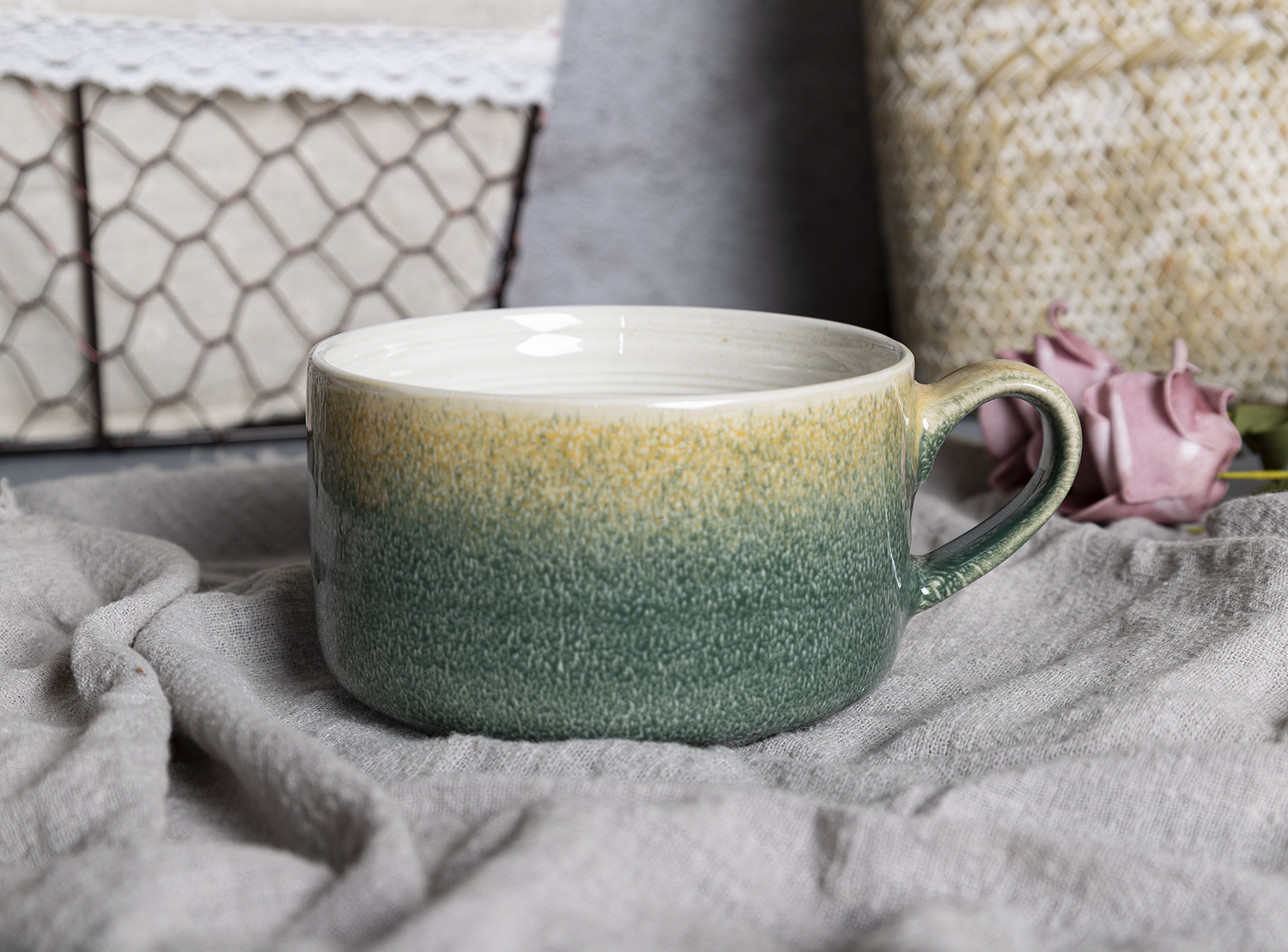 CHANGSHA HAPPY GO Dual Tone Stone-Effect Reactive Glaze Stoneware Tableware Set in Mustard Yellow and Ocean Blue |Dopamine Series Ceramics  |happygodinnerware.com