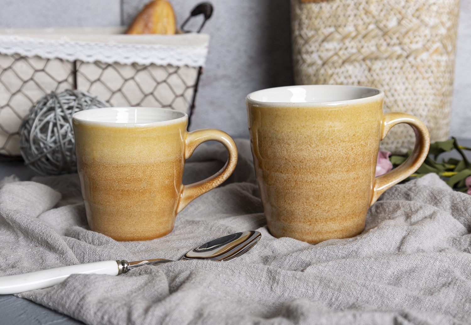 CHANGSHA HAPPY GO Dual Tone Stone-Effect Reactive Glaze Stoneware Tableware Set in Mustard Yellow and Ocean Blue |Dopamine Series Ceramics  |happygodinnerware.com