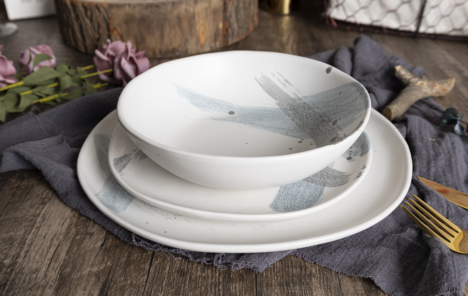 CHANGSHA HAPPY GO Contemporary Gray-Blue Matte Reactive Glaze Stoneware Dinner Set with Subtle Natural Texture |happygodinnerware.com