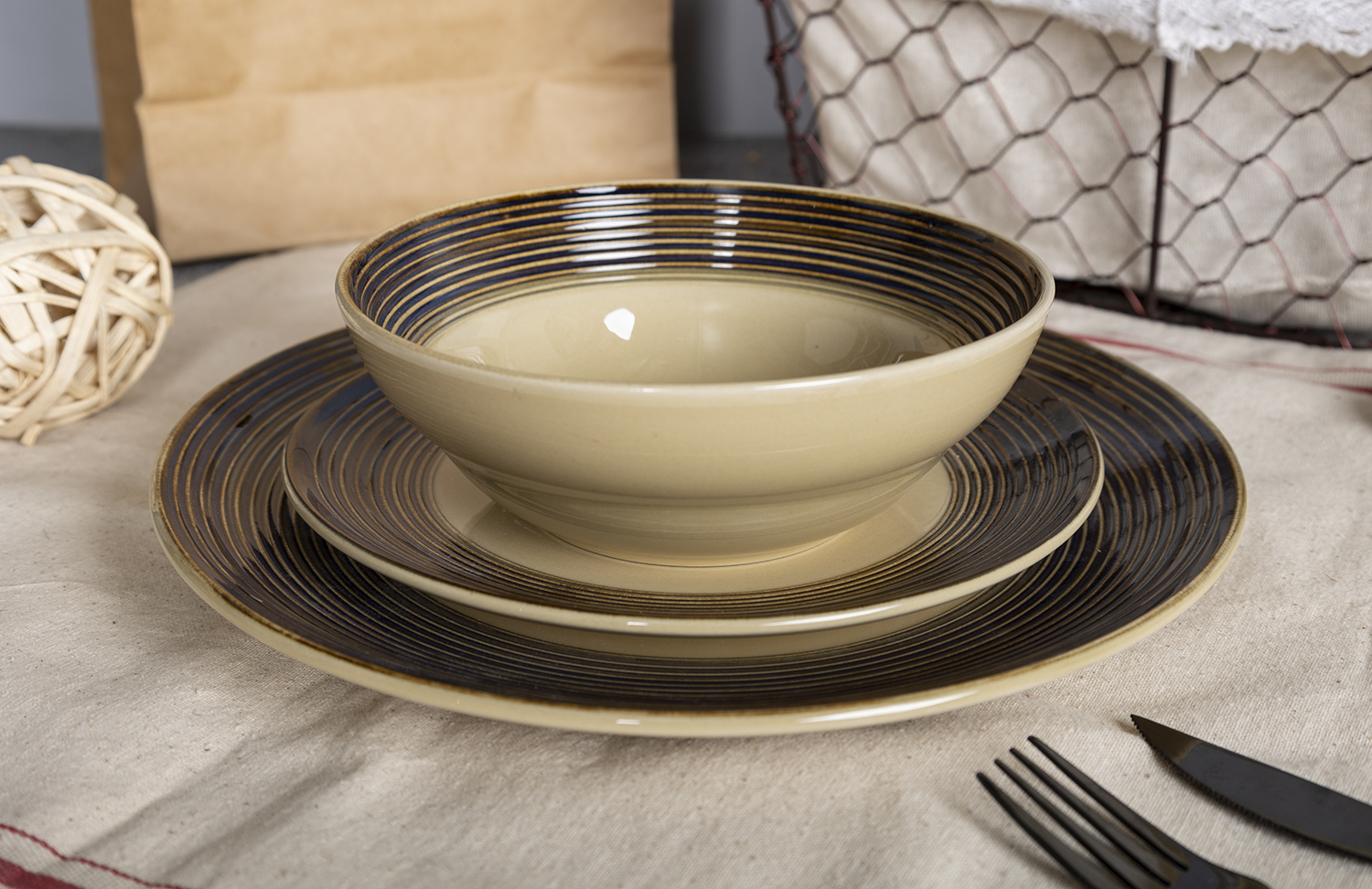 CHANGSHA HAPPY GO Vintage-Style Grayish Green Reactive Glaze Stoneware Dinnerware with Weathered Matte Finish |happygodinnerware.com