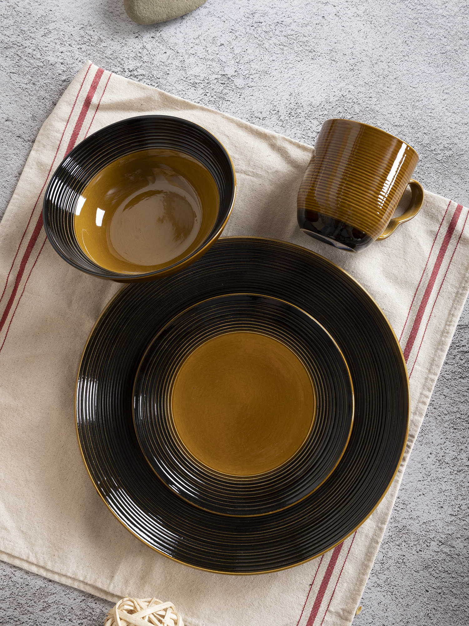 CHANGSHA HAPPY GO Vintage-Style Grayish Green Reactive Glaze Stoneware Dinnerware with Weathered Matte Finish |happygodinnerware.com