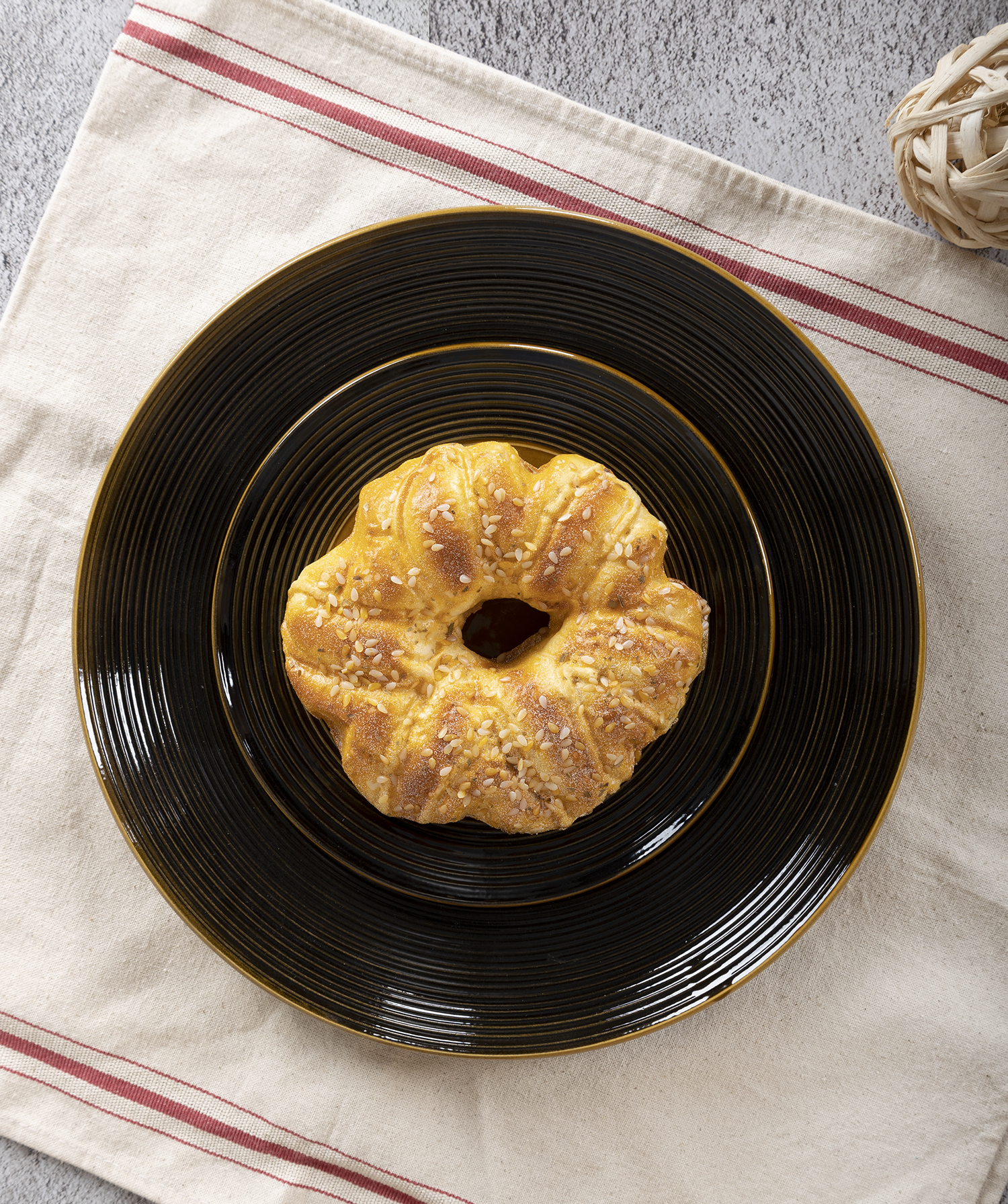 CHANGSHA HAPPY GO Vintage-Style Grayish Green Reactive Glaze Stoneware Dinnerware with Weathered Matte Finish |happygodinnerware.com