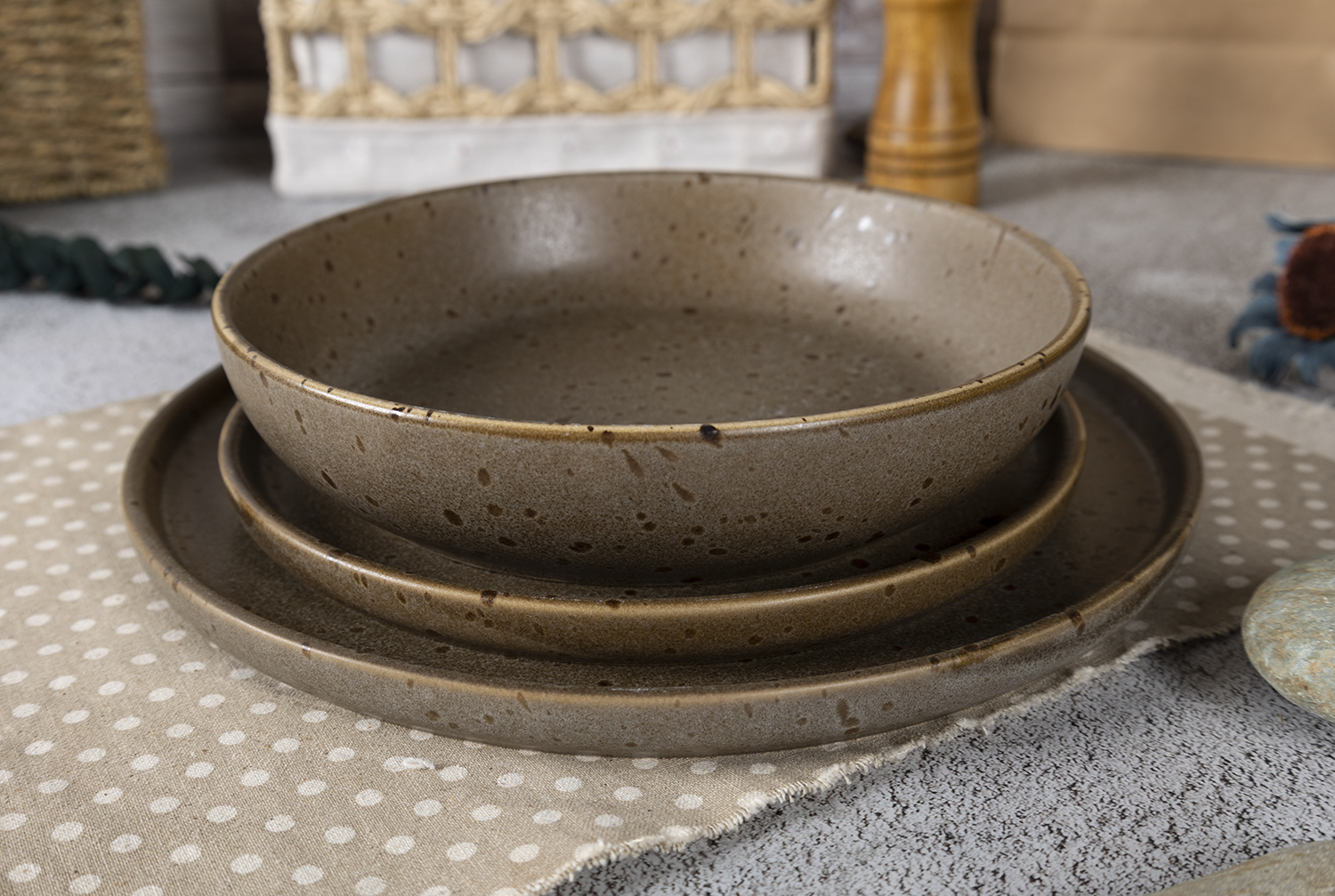CHANGSHA HAPPY GO Rustic Earth-Tone Reactive Glaze Stoneware Dinner Set in Textured Matte Finish |happygodinnerware.com