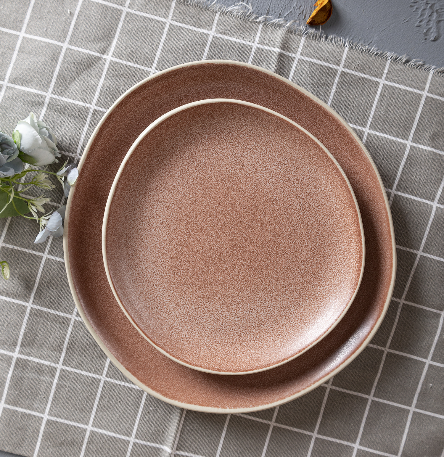 CHANGSHA HAPPY GO Nordic Rustic Reactive Glaze Stoneware Tableware Set with Speckled Matte Surface  |happygodinnerware.com