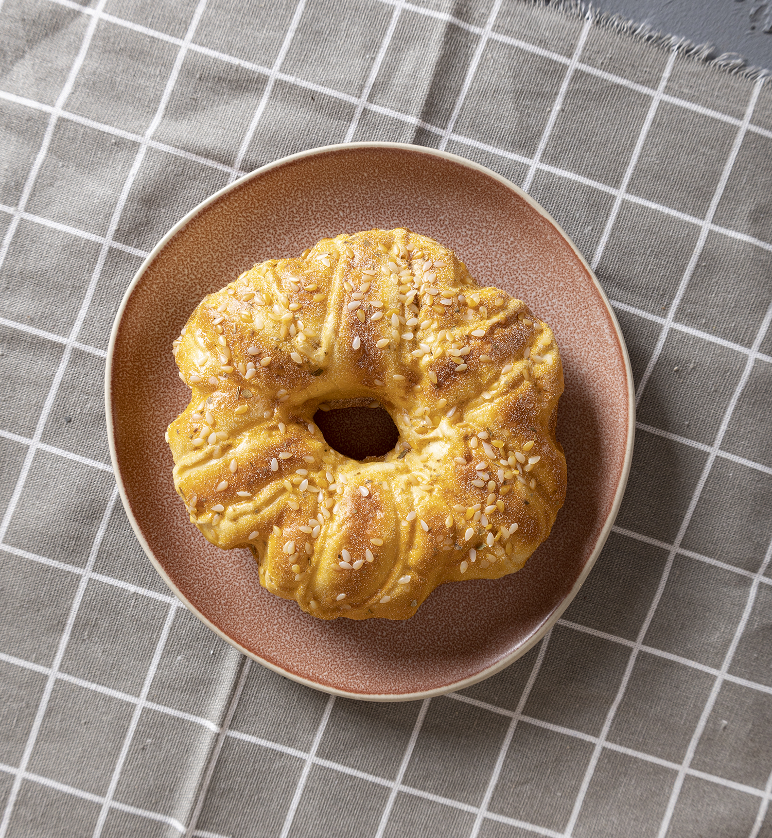 CHANGSHA HAPPY GO Nordic Rustic Reactive Glaze Stoneware Tableware Set with Speckled Matte Surface  |happygodinnerware.com