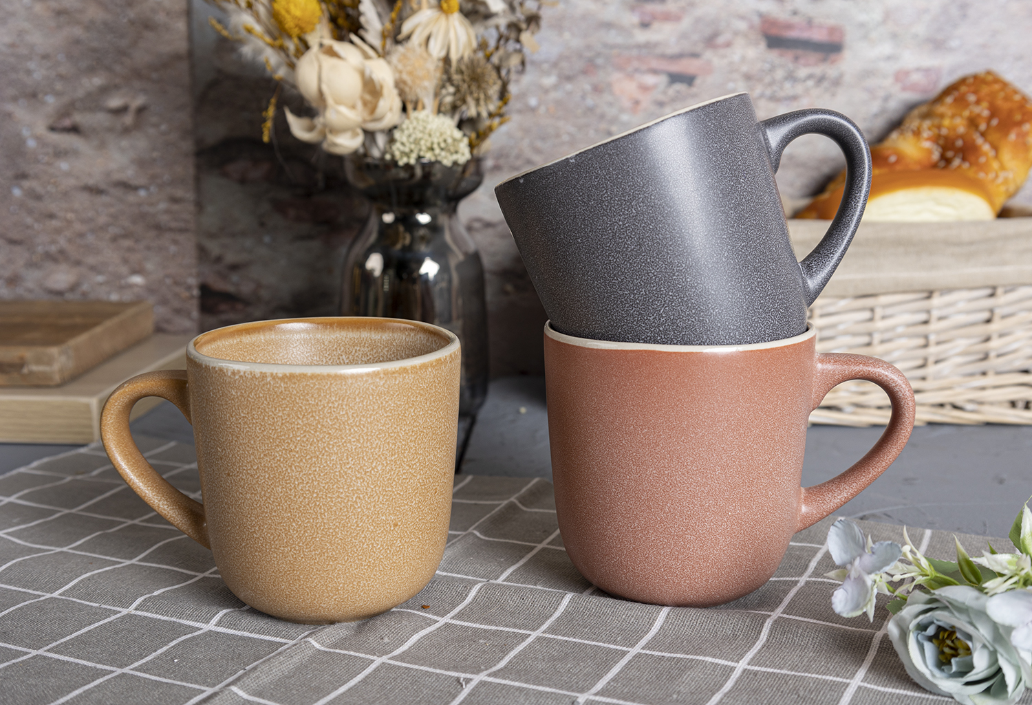 CHANGSHA HAPPY GO Nordic Rustic Reactive Glaze Stoneware Tableware Set with Speckled Matte Surface  |happygodinnerware.com