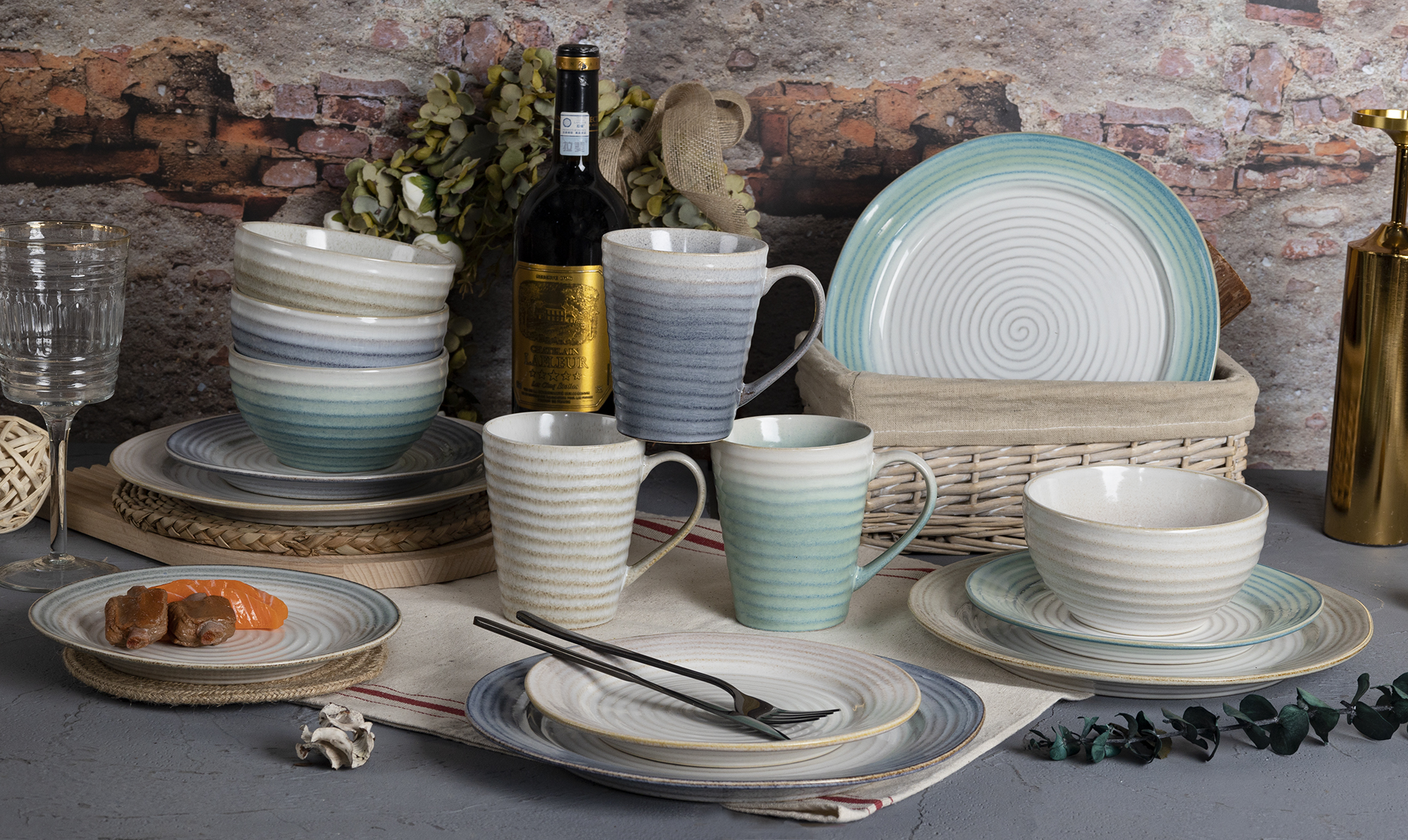 CHANGSHA HAPPY GO  Fresh Light Blue Reactive Glaze Stoneware Dinner Set with Spiral Patterns  |happygodinnerware.com