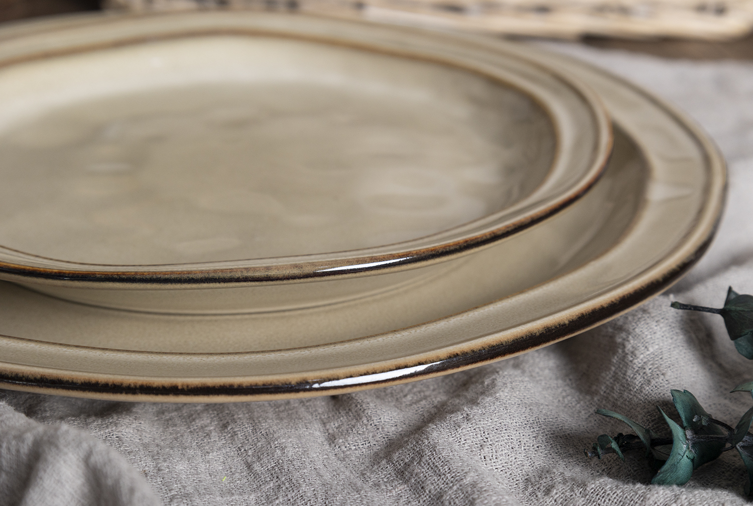 CHANGSHA HAPPY GO  Retro Striped Reactive Glaze Stoneware Dinner Set with Handcrafted Look  |happygodinnerware.com